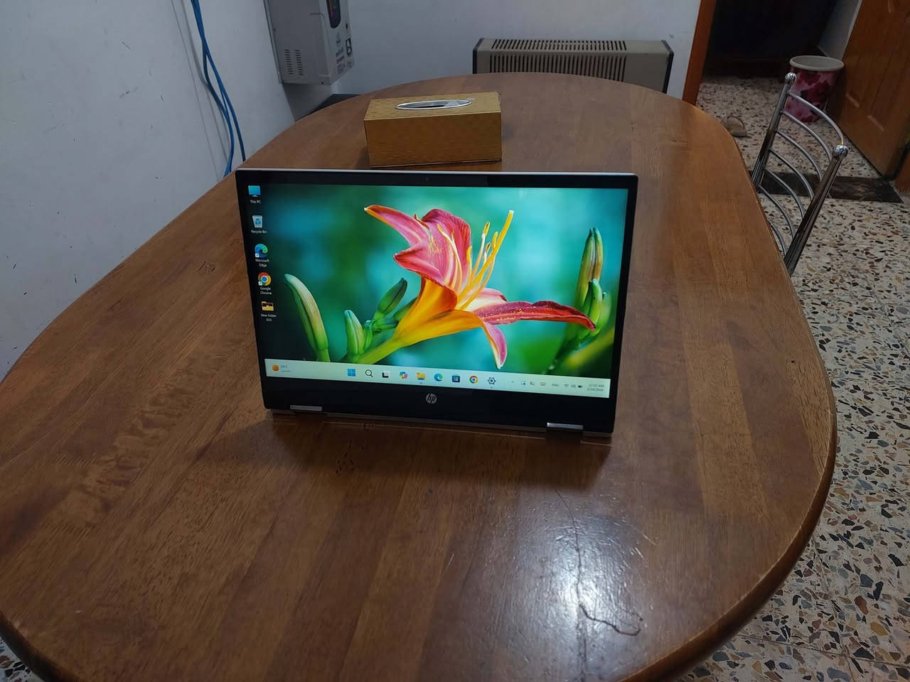 السلام عليكم .. لابتوب لمس TOUCH قلاب 360 درجة ماركة hp ... شاشة دقة FULL HD 1080 نوع IPS الوان طبيعيةحجم 14....معالج قوي   كور اي  5  جيل 11 ..... رام حجم  8  كيكا تردد3200   ...هارد نوع SSD M2 السريع كيكا .....كرت شاشة نوع  IRIS حجم 4 كيكا...كيبورد ضوئي ثلجي درجتين  ...اللابتوب سوبر سلم وشحنة فوق الممتاز  ملائم للبرامج الهندسية  والبرامج والدراسة والاعمال وغيرها مكانه بغداد السعر  $250  للاستفسار الاتصال *********** او *********** (واتس)
