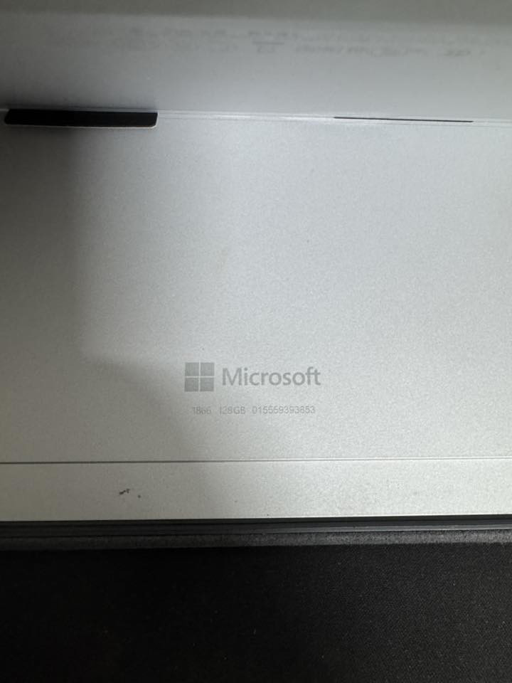 Microsoft surface pro 1886
Intel(R) Core(TM) i3-1005G1 CPU @ 1.20GHz
Memory 4G
SSD Nvme 128GB
Intel(R) UHD Graphics 
الملحقات كيبورد بلوتوث وشاحنة type c وجنطة 
السعر 360 الف


**إذا كنت صاحب هذا الإعلان وتريد حذفه لأي سبب، رجاءا أرسل رسالة إلى الدعم الفني**