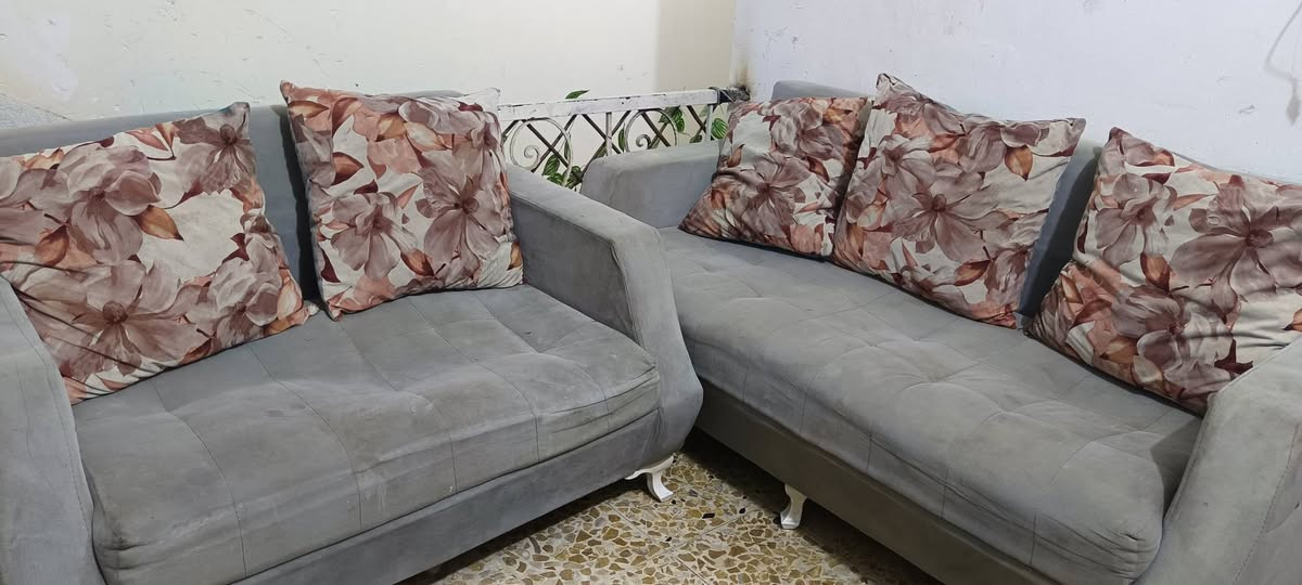 السلام عليكم للبيع غراض نظيفه
كنتور
طخم
مكيف اخو الجديد
رحله
براد بس ليك بي 
ميز بلازمه نظيف
***********
