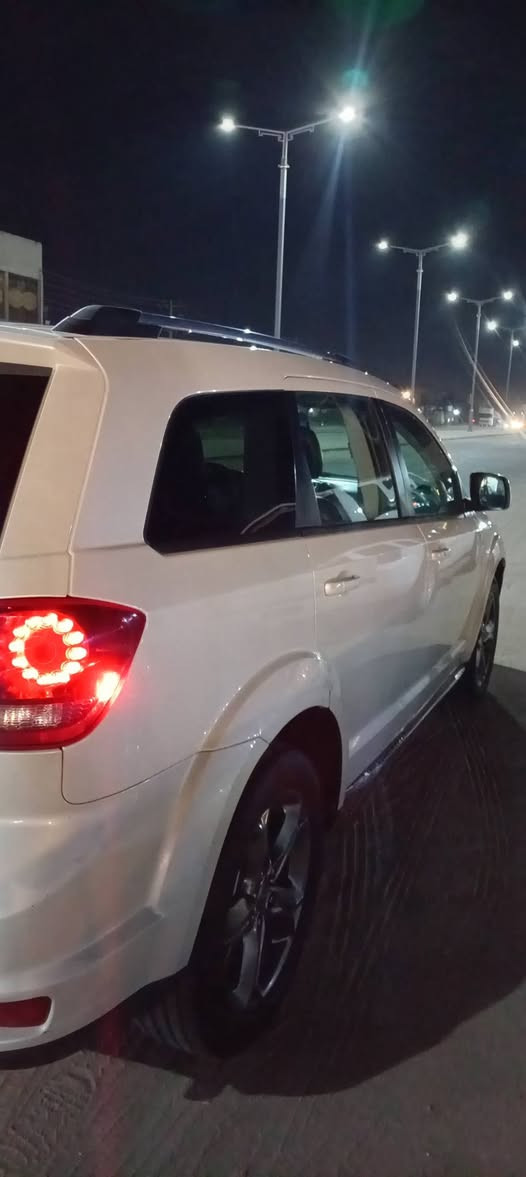 سلام عليكم 
دوج جورني 2016  
مواصفات كروس رود ❤️‍🔥 فول مواصفات عده الفتحه
مكينه 4 سلندر حجم 2,400
  7 راكب تبريد مركزي 
بسمي رقم دولي  
مكاني البصرة أبي الخصيب
السعر,118 للاستفسار ***********
صور الحادث موجودة
