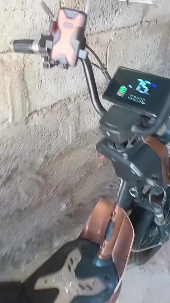 السلام عليكم موطور للبيع حجم 16 كهربائيات كله شغاله أشاير  يمين يسار لايت  سويج +بصمه 2 +شاحنة سرعه 75 السعر 200وبي مجال الاتصال علا الرقم ***********
