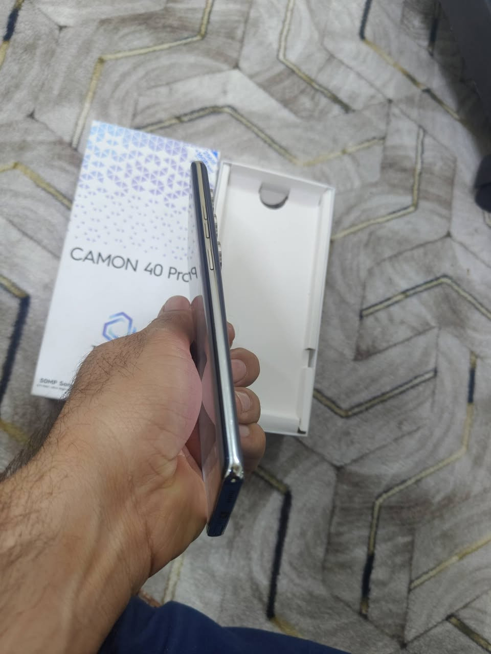 للبيع تكنو كمون 40 برو جديد مستخدم كلش قليل غراضة وكارتونة كامل للبيع او مراوس بجهاز ارقى
السعر 230 الف 
***********
