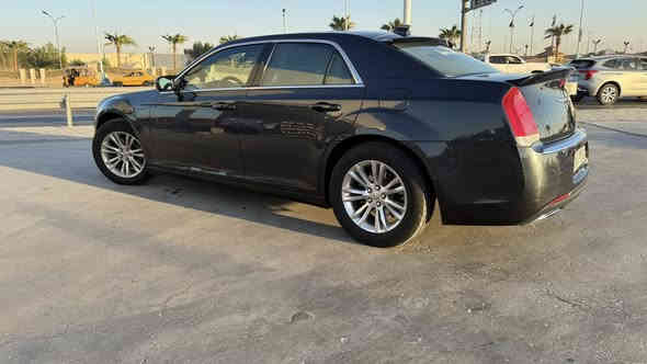 السلام عليكم 
كلايزلر اوباما للبيع سياره جاهزه باسمي محرك 3600
قطعتين صبغ الباب عكس السايق والمدكر بنفس الجهه 
وارد أمريكي
مديل 2016 اصل 
ماشية 238000km
حداده جديده
2C3CCAEG4GH12790رقم الشاصي  
مواصفاتCفتحة سقف فول 
السعر 210
للاستفسار 
***********
