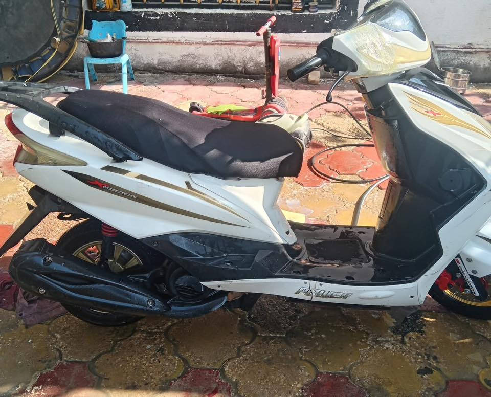 سكنس للبيع او المراوس قبل اسبوعين مجفتها ما ناقصها برغي السعر 250و بيها مجال***********واتساب
