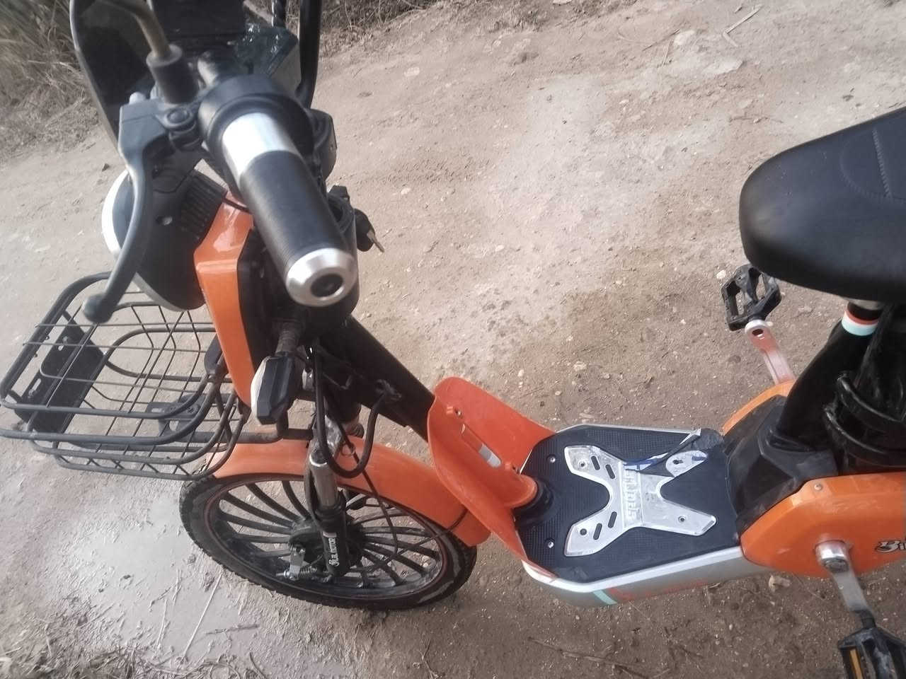 سلام عليكم باسكل شحن موديل 25
استخدم سنة وشهرين ما مبدل بي اي قطعة غير جوزة سويج 
موصفات 4سرعات 
يمشي 45
لايت يشتغل
هورن يشتغل
اشارات تشتغل
مابي اي عطل بي مشكلة صوتة اول ما يشتغل تشويش ويختفي
ومراية بيها فطر خفيف
للبيع ب 325 وبي مجال
مكاني كربلاء الحسينية تواصل وتساب رقمي ***********
