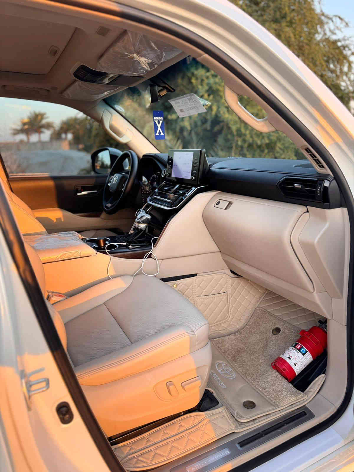 السلام عليكم  لاندكروز 2022ساز  اصلي فول مواصفات 1/1 السياره جديده مكفوله كفاله عامه من كلشي حته شخوط مابيها
 رقم اربيل  بسمي  تحويل او وكاله التريده 
باج تضليل بيها 
ماشية 30 الف حقيقي شرط ع الفحص
السياره جديده بمعنى الكلمه
اللون ابيض صدفي
محرك 4000 تنفس طبيعي
‏‎ مواصفات/ 
كشنات جلد 
كشنات كهرباء
سلايت روف 
فور ويل 
خمس بصمات
شاشات 3 تطبيق
كشنات تبريد
جنطه كهرباء 
8 ايرباك
اشاير مري
زراك لايت
حساس امامي خلفي
تبريد ثلاث قطع 
ثلاجه
‏‎تحكم استيرن 
مري قلابه
مري شفط
زراگات لايت 
طفايه
الى اخره مواصفات الساز  المعروفه
السياره معروضه 65000دولار
6 شدات و 50ورقه
‏***********
المكان بابل
مكلف بالنشر فقط
