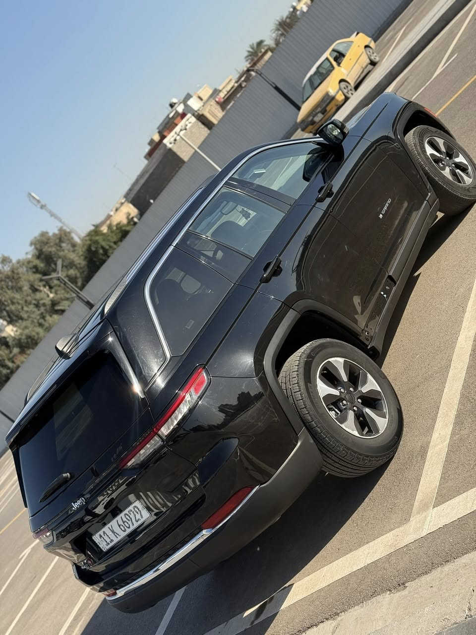ياالله
السلام عليكم جيب كراند شيروكي 4XE 2023 وارد امريكي

‏Jeep Grand Cherokee 4Xe 2024 2.0L

         حجم المكينه : 2000  تيربو + هايبرد + بلك ان 

المسافة المقطوعة : 15 الف ميل  

الضرر : حادثها جاملغ امامي وباب سرقة وبيها مكانات صغيره صبغ على كدهن

          حالة الايرباك : بدون ايرباك

#مواصفاتها

1. 3 شاشات

2.بصمه

3. تشغيل عن بعد

4.دمام خلفي

5.كشنات جلد

6.كشن السايق ميمري

7.كشنات كهرباء

8.صندوك كهرباء

9.حساسات خلفيه

10. قطع تبريد 

11.اشاير بالمري

12.رادار امامي

13.رادارات 360

14.ثلاث وضعيات قياده

15. بنوراما فتحتين

16. كير ماوس

17. نظام منحدرات

18. هيترات بالكشنات 

19.ويل كب كروم

20.لايتات لد

21.بكلايت لد

22.كشافات

23.بصمة ابواب

فول مواصفات 1/1 جاهزه مرقم بغداد تحويل ثاني يوم

بيع او مراوس حسب القناعة 

#السعر : 280 وبيها مجال 
 

مكاني بغداد حي البنوك / ***********
