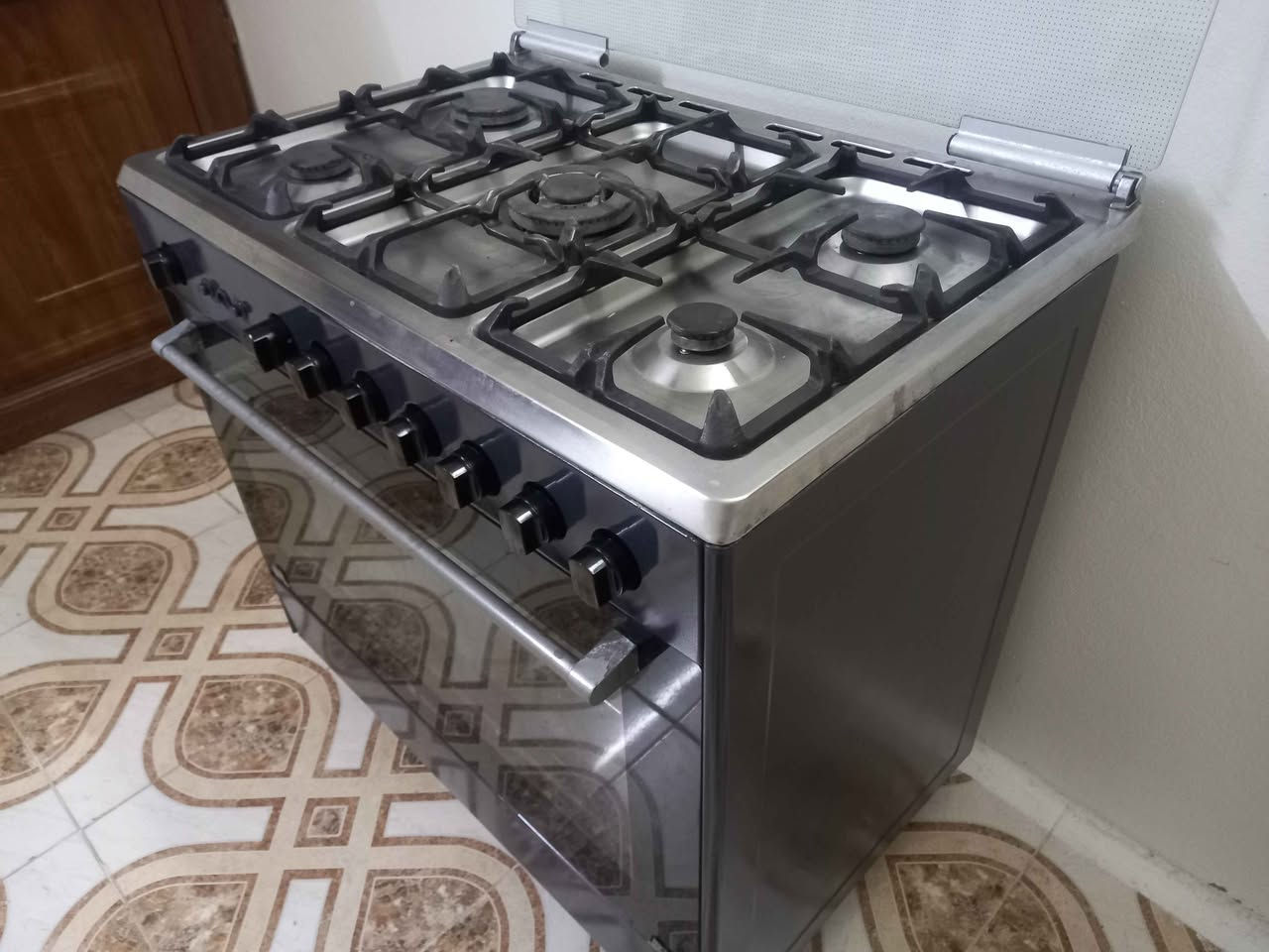 طباخ إيطالي للبيع شرط الشغل السعر ١٧٥ ألف العنوان موصل حي الصدام بعد السيطرة عالشارع العام *********** *********** يوجد توصيل داخل الموصل أجره عالمشتري موصل, نينوى
