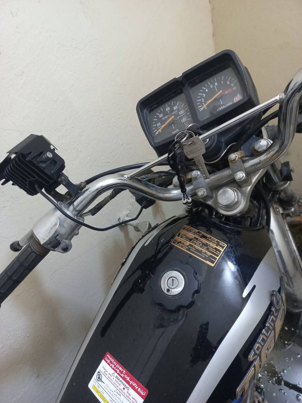 السلام عليكم اربعه كير تايكر للبيع الدراجه كلشي بيهة جديد شلعه ومعدل عداد اشاير هورن كله شغال رقم وسنويه باقي بس استلم الوحات الدراجه تحويل ثاني يوم السعر مليون ونص وبيهة مجال شراي تفضل وبل خدمه مو شراي لتعبني تواصل ***********
