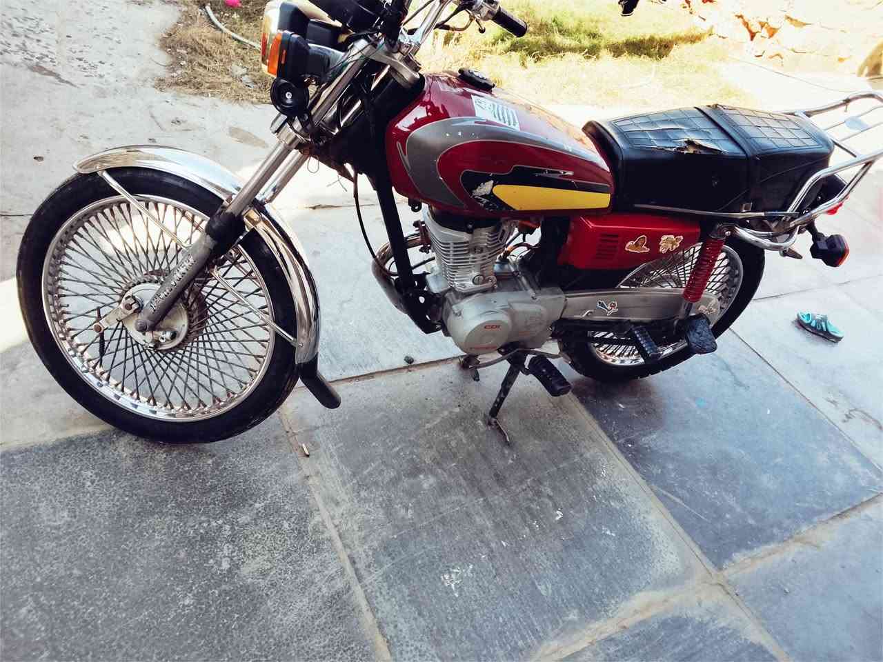 ‏سلام عليكم دراجة 4 كير مديل21 نص هندر وراق صولي كهربايات شغالة تخم تاير جديد وين متريد اطلع دراجة مكينة ناعمة لا نضوح ولا تنقيص خير من الله ربع ما ذب عليهة بكان بغداد نهروان سعر 375 ملاحضة لحد يكلي نتضرني اول واحد يجي ياخذهةة
‏*********** رقم واتساب
‏‪0788 784 3003‬ تصال
