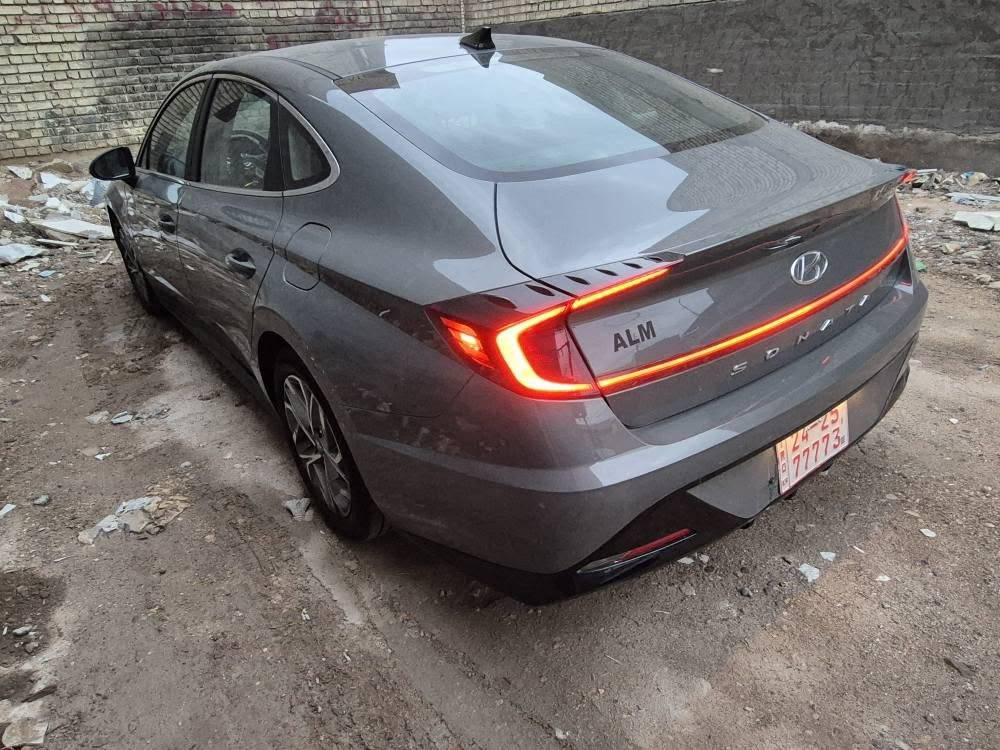 سوناتا 2023 SEL
دخول جديد بعدها كاتي مؤقت تترقم اربيل 
مواصفات SEL 
بصمة وتشغيل عن بعد 
كشنات كهرباء وتدفئة كشنات 
رادارات امامي وجانبي 
تحديد مسار وقيادة ذاتية 
نقطة عمياء 
مكينة 2500 
ضرر سطحي خفيف بدون اي دواخل
 بدون ايرباك جاملغ صبغ ونص البنيد صبغ 
مكان السيارة بغداد حي الجهاد 
السعر 166 واذا تريد مرقم ضيف عليها 12 
*********** 
*********** بغداد, العراق
