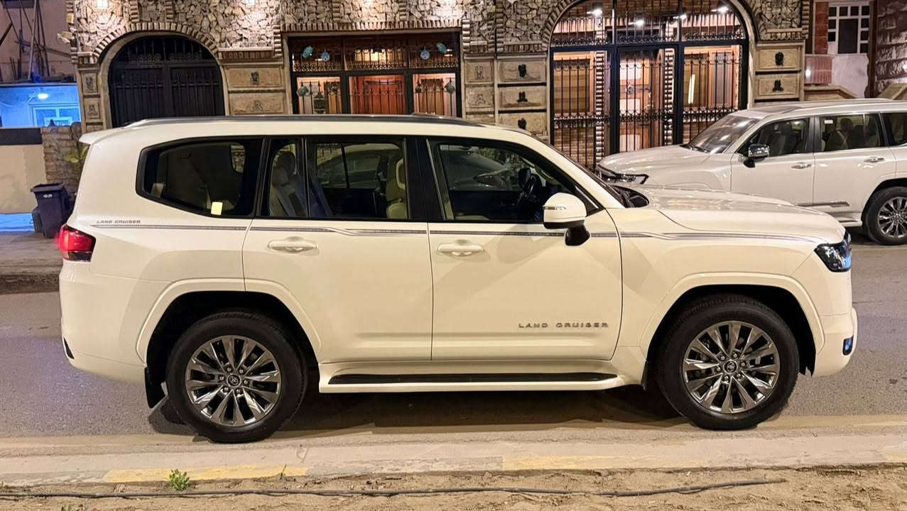 لاندكروز موديل 2023 ساز 
تطبيق ٣ شاشات Gxr   رقم سليمانيه 
ماشية ٣٣ الف كيلو 
محرك كير واير بشرط مامفتوح 
سيارة حيل نظيفة كلشي عل بلاد جديد 
سنوية هزة كلشي جديد مدفوع لـ
باسمي السنوية بشرط تحويل وغرامـة
سيارة مابيـها دينار مصرف كامل من كل نواحي
السياره مكفوله كفالة عامة عده ملاحظه بسيطة 
رقم صاحب سيارة ***********
مكاني بغداد الدورة
