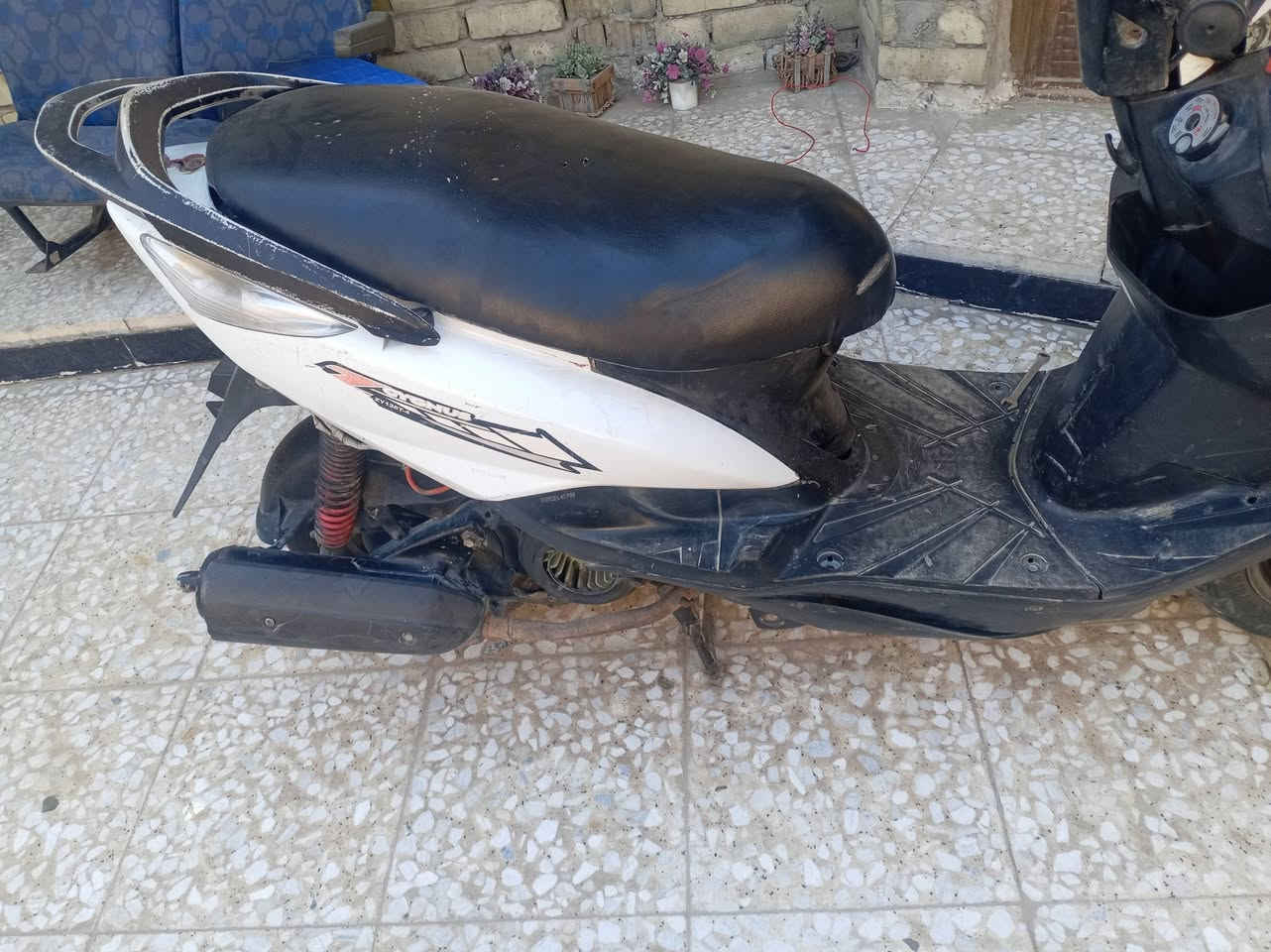 ياالله السلام عليكم ثعلب دراجة خير من الله الدراجة شلعة ومعدل واكفلك اياهة من السرقة والمكينة يعني مكفولة الدراجة الدراجة شوفة عينك ومابيهة نقص بس ترتيبات بسيطة السعر 350 وبيهة مجال خير من الله بيك خير وتدلل رقمي *********** مامتواجد فيس بس علرقم
