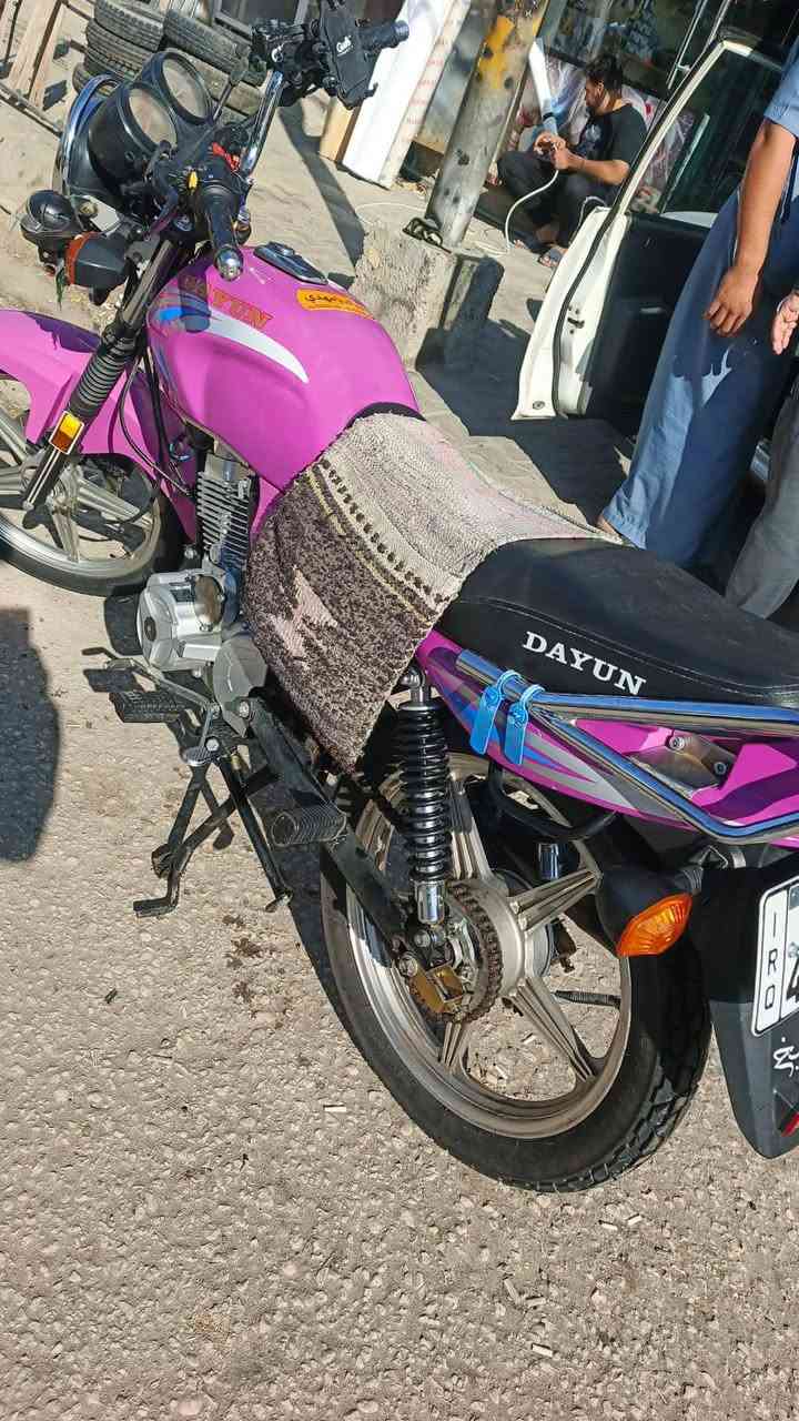 السلام عليكم
دراجه دايون عضم 2023 الون بنفسجي مرقمه وسنويه ومكفوله كفاله تامه كهربائياتها شغاله مابيهن نقص محركها مامفتوح مابيها اي نقص السعر 1800 مكاني كربلاء متواجد فقط رقم ***********
