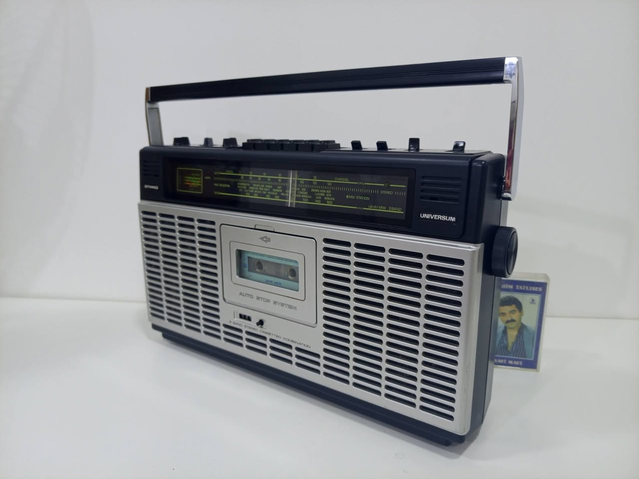 من نوادر اجهزه المانيه 
راديو مسجل تليفونك 
انتاج المانيه 1978
جهاز 3 موجات 
كيج لقوه الإشارة 
دبل سماعه ستيريو 
يعمل كهرباء وبطاريات حجم كبير 
للاستفسار مراسلة الصفحه 
او الاتصال***********
