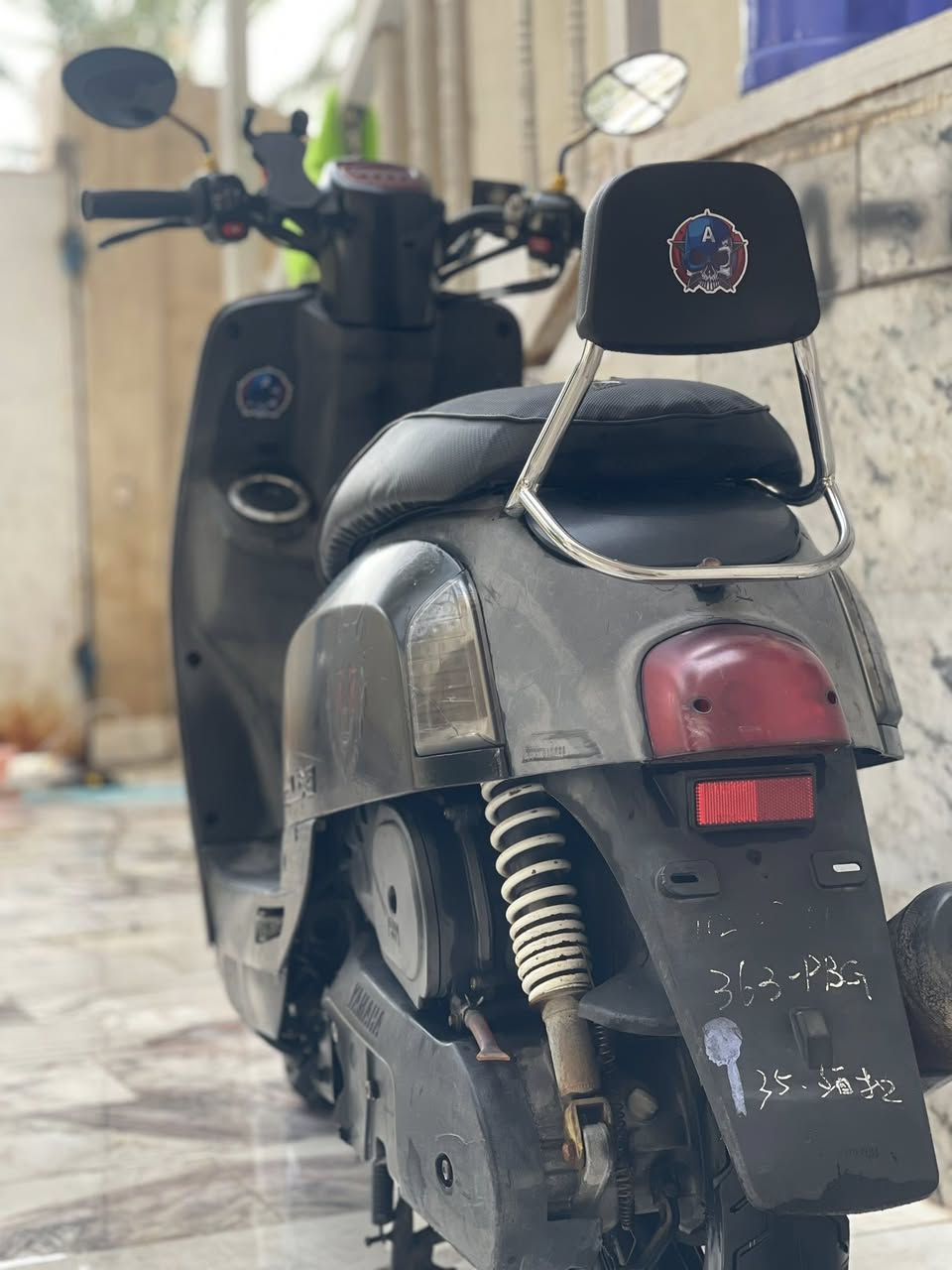 سلام عليكم ورحمة الله وبركاته
ماكس بوليس نوزل للبيع : 

1- الدراجه مفتوحه ولفات فقط البوشه بلاد كفاله .
2- الكهربائيات كلها شغاله .
3- بيه لايت عالي ناصي ابيض مقسم .
4- السلف بأي وقت نكره .
5- الكفرات مصبوغه عام حراري اصلي جماليه .
6- الدراجه بيه سلف 55 .
7- بيه تاير امامي جديد .
8- بيه قطرة دهن تزويد .
9- و بيه مرايات تزويد كاربون فايبر .
10- بيه ستاند تلفون .

السعر : 650 و بيه مجال بسيط .
المكان : الناصريه مركز .
للاستفسار : ***********
رجاءً اذا مو شراي لا تضيع وقتي .
