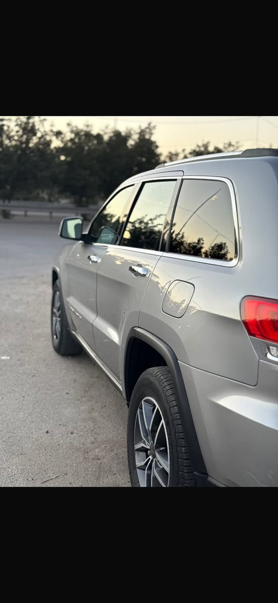 سلام عليكم 
جيب كراند لمتد موديل 19 فول مواصفات امريكي كلين بدون حادث بدون صبغ كفالة سيارة علسونار رقم بغداد الجديد بسمي مكينة كير صدر تبريد كفالة سيارة جاهزة بدون نقص السعر 24 وبيها مجال مكاني بغداد الخطيب ‭

‭0776 727 6923‬
