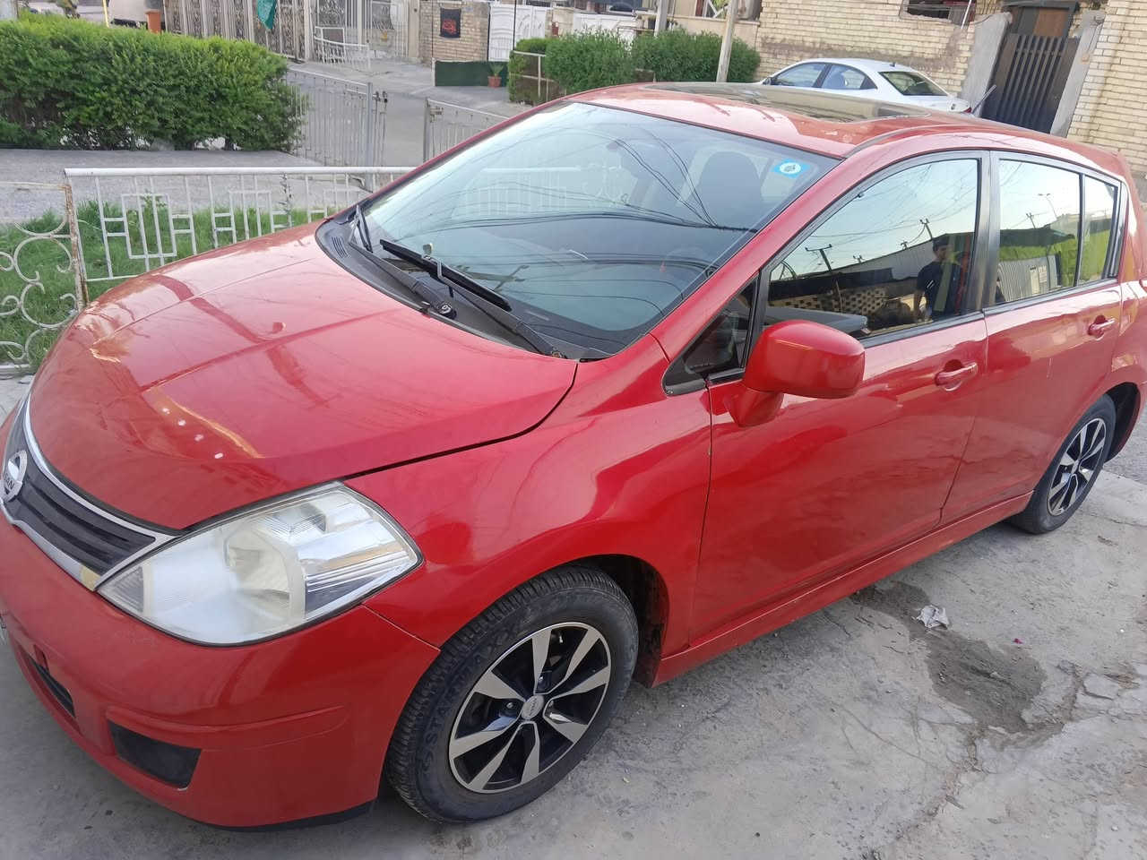 للبيع نيسان فيرسا 2009 فول مواصفات شاشة تحكم ستيرن وغيرها السعر 67 وبيها مجال بسيط سنويه 2031 
***********
