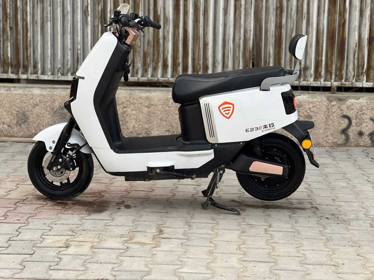 سلام عليكم شباب دراجه شحن البيع استخدام30 يوم فقط لا غير  دراجه عالميه الله شاهد  كلها كامله مكمله كل تقص وعيب مابيها امانت الله  تجي مواصفات عالميه

الموديل2026 
النو ع سكنس ام عيون 
البطاريات 6 دبل
التحويلا ت1.2.3.4
السرعه60 حقيقي يعني 
تشغيل عن بعد 
جهاز انذار السرقه 
قفل ستيرن +قفل بصمه 
بصمات 2
سويجات 2
وصل شراء موجود 
لونها كلش مميز 
كشن سياحي  VIb
دبل اشاره 
نضام ABS
نضام USB
دبل اشاره 
طارات جبلي 
بريكات دسكات دهن 
أطارت جوبلس 
لدات اماميه وخلفيه 
اسطابً لايت 
شاحنه ذات شحن سريع ويقاف ذاتي 
اشاير رباعيه 

اي استفسار اتصال 

***********

مكاني بغداد
