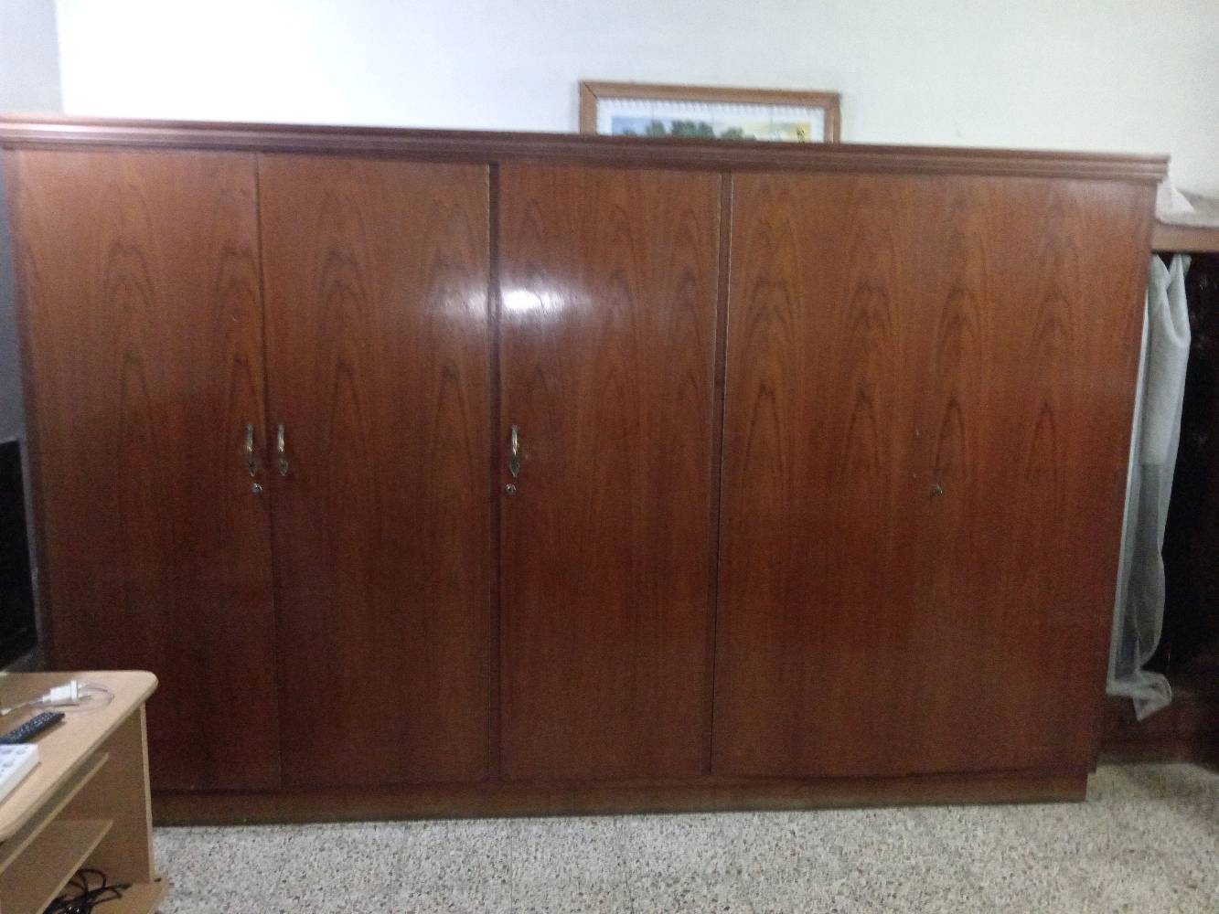 غرفة نوم كاملة للبيع
صناعة عراقي
تحتوي على سرير نفرين عدد ١
كومدي عدد ٢
ميز تواليت عدد ١
ميز زواية عدد ١
كنتور عدد ١
السعر 500 ألف
مكاني بغداد حي العامل
*********** 