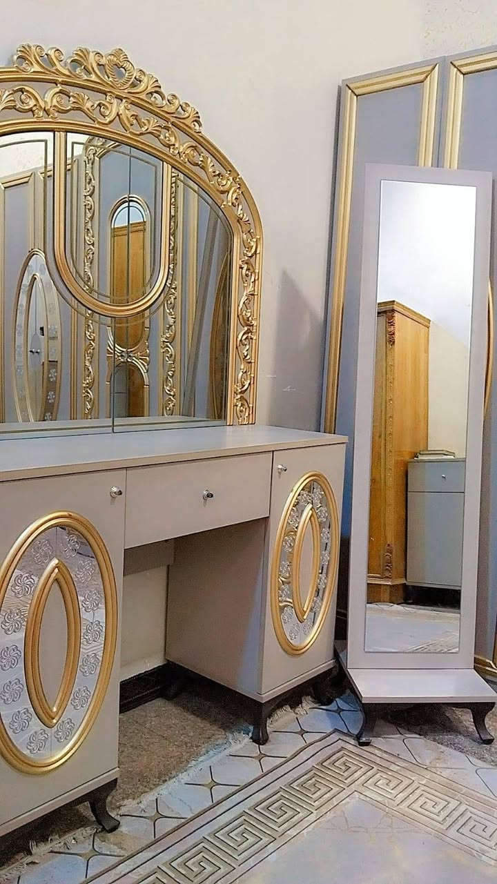 اغراض مستخدمه للبيع
غرفة نوم كاملة تركي 450 الف
كنتور خشب تسكام 5 بيبان 300 الف
تخم 3 قطع 175 الف
جرابي اطفال طابقين 30 الف

مكانهن كربلاء ***********
