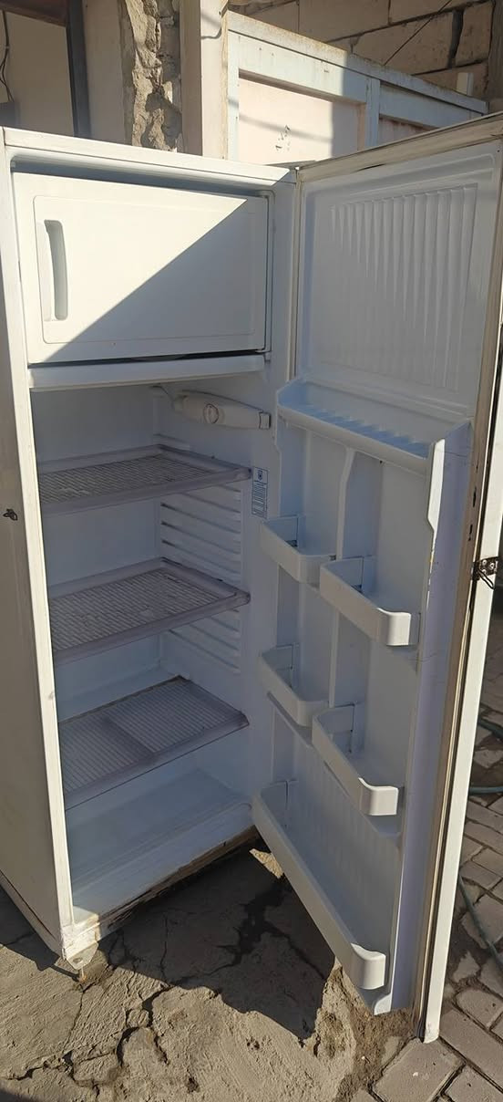 السلام عليكم ثلاجه للبيع كريازي اصلي غني عن التعريف مستخدم بحاله جيده شغاله شرط التجميد سعره 100 الف عنواني سايدين انصار قدس/ *********** خابر او واتساب موجود
