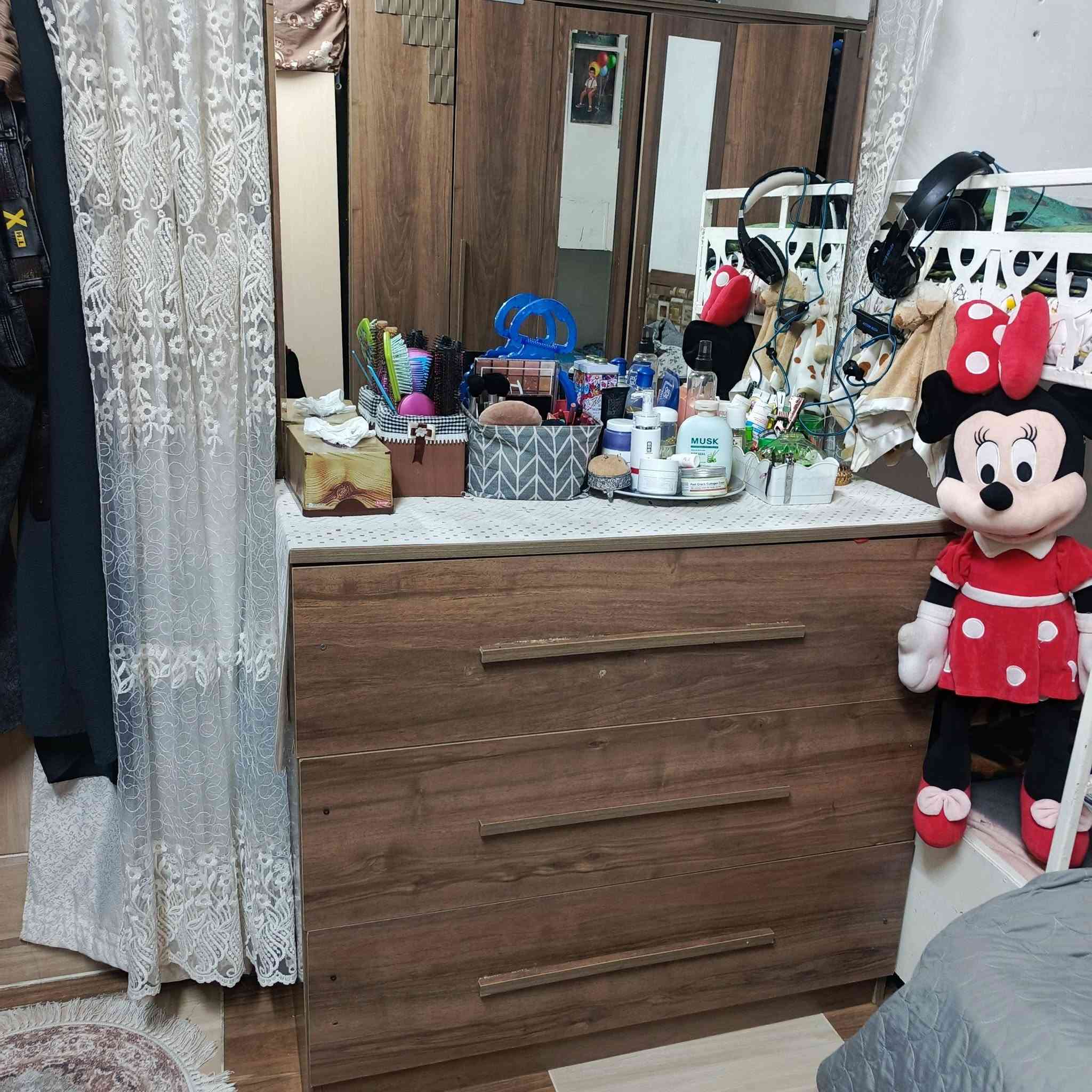 غرفة نوم للبيع يتكون من 5 قطع
سعرها 325 الف
 لستفسار

***********
