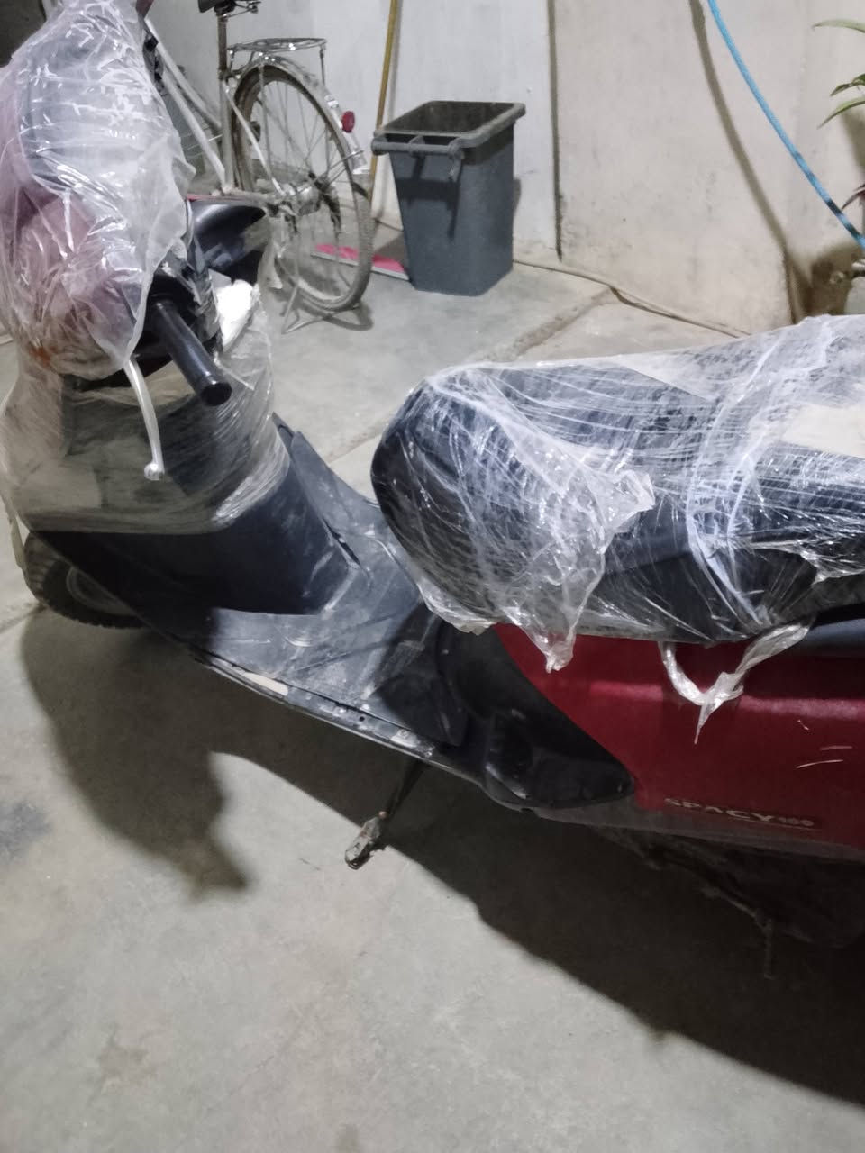 سلام عليكم  دراجه للبيع نضيفه محرك ما مفتوح سلف شغال كهربايات شغال بس هورن ما بي فقط السعر 300 وبي مجال العنوان كركوك الاستفسار يطب خاص او يتصل على رقم *********** وتساب فقط
