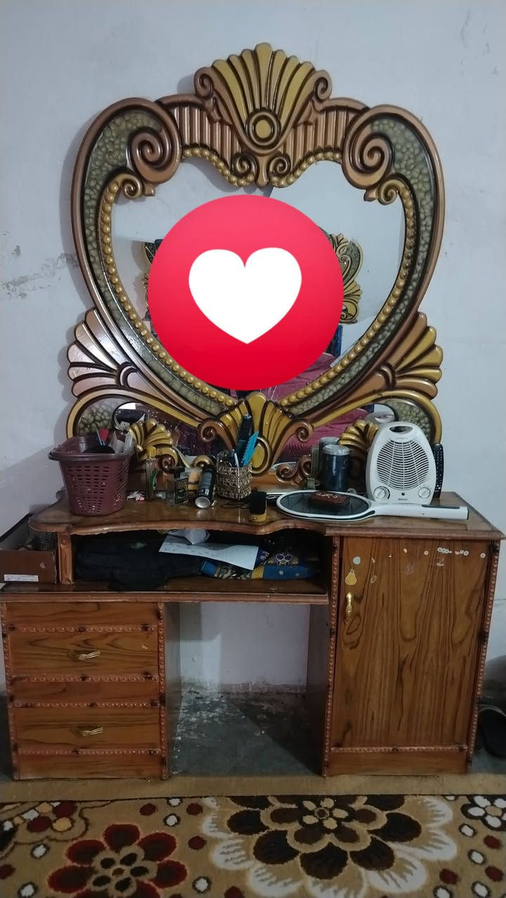 سلام عليكم غرفه اخشاب للبيع السعر مليون و100 نضافه مثل مشوف الرمادي التاميم ***********
