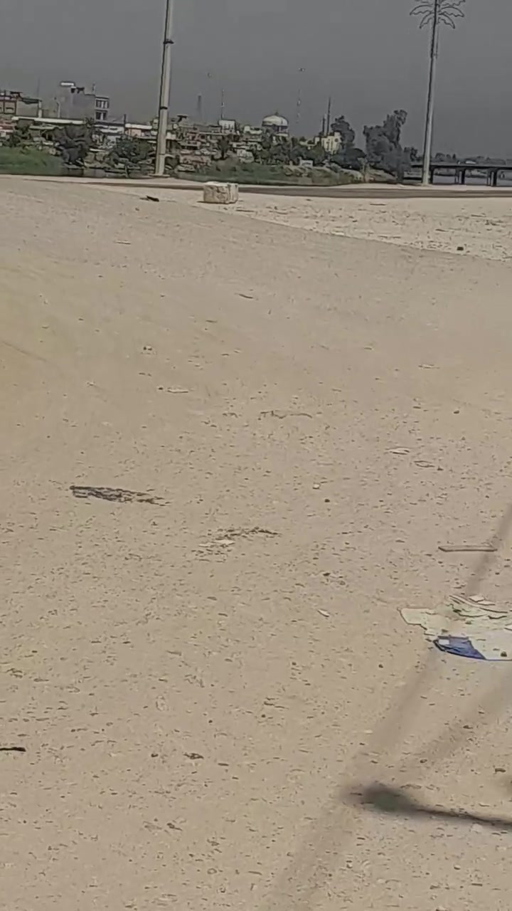 عندي بيت للبيع طويريج حي المثنى على الشارع العام طابقين كافة الخدمات الرقم *********** المساحة ٣٠٠متر
