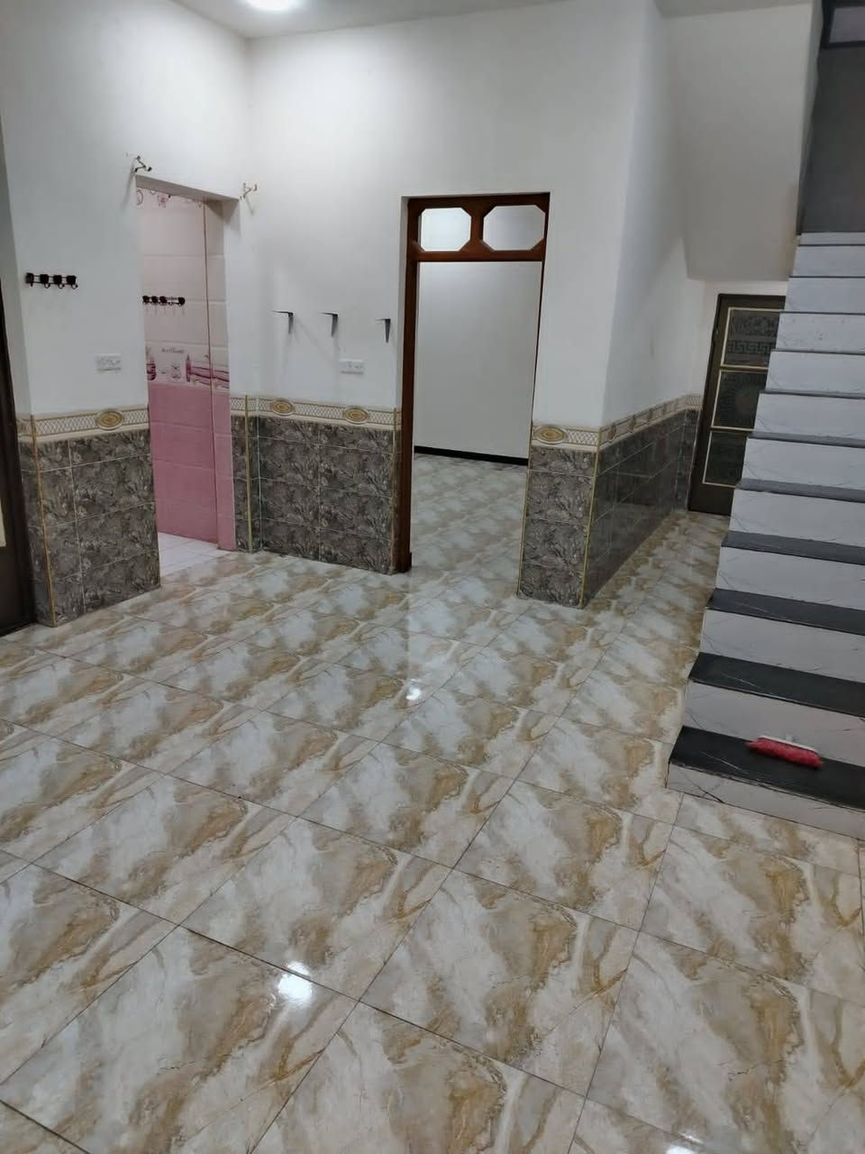 سلام عليكم مشتمل مساحه 125 فول طابق واحد شارع 15 ثالث بيت 🏠 عن 40 منطقه 19 حي مامون 
هاتف 📞 ***********
