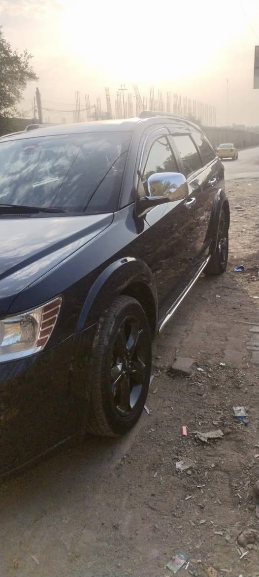 السلام عليكم
دوج جورني 2018 للبيع فقط 

⛔المواصفات 
👈 اللون رصاصي رمادي 
👈 شاشتين بالمقعد الخلفي 
👈 بصمة تشغيل وأبواب + تشغيل عن بعد 
👈 كشنات نص جلد وكشن السائق كهرباء 
👈 شاشة كبيرة 
👈 كامرة خلفية ملونة 
👈 لايت زنون 
👈 محرك 3600  V6 سلندر 
👈 تحكم استيرن 4 جهات 
👈 تبريد 3 قطع
👈 سبعة راكب
👈 مخابئ سرية
👈 حساس خلفي 
👈 رقم بغداد الجديد انكليزي  والسيارة بأسمي تحويل ثاني يوم.
باتري جديد صدر أمامي خلفي جيد نيكلات ابواب والمري تخم مطريات. 
👈 حادثها جاملغين وبنيد  بدون لغود ودواخل والسونار مالتها موجود مع الصور بالمنشور والسيارة جاهزة . بيع مستعجل 

          ⛔ السعر 125 $  وبيها مجال ⛔
                    مكان السيارة بغداد الدورة

***********
