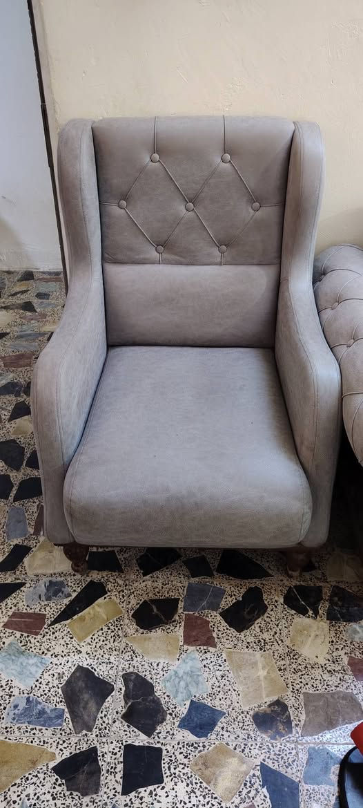 تخم عشرمقاعد عراقي درجه اولى سعر ٦٥٠ للعلم التخم وزن ثقيل وشغل درجه عاليه جدا اخذته قبل سنه تقريب من الشعب مليون وخمسين الف تخم بي ملاحضات بصيطه جدا


**إذا كنت صاحب هذا الإعلان وتريد حذفه لأي سبب، رجاءا أرسل رسالة إلى الدعم الفني**