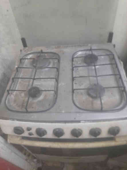 سلام عليكم طباخ البيع مستعجل على البيع شغال على الفحص ناره زركه متروك بس الفرن مايشتغل يراد تنظيف سعره ٧٥ الف مكاني الزعفرانيه يم عمارات سعيده ***********ادمن وافق خويه بغداد
