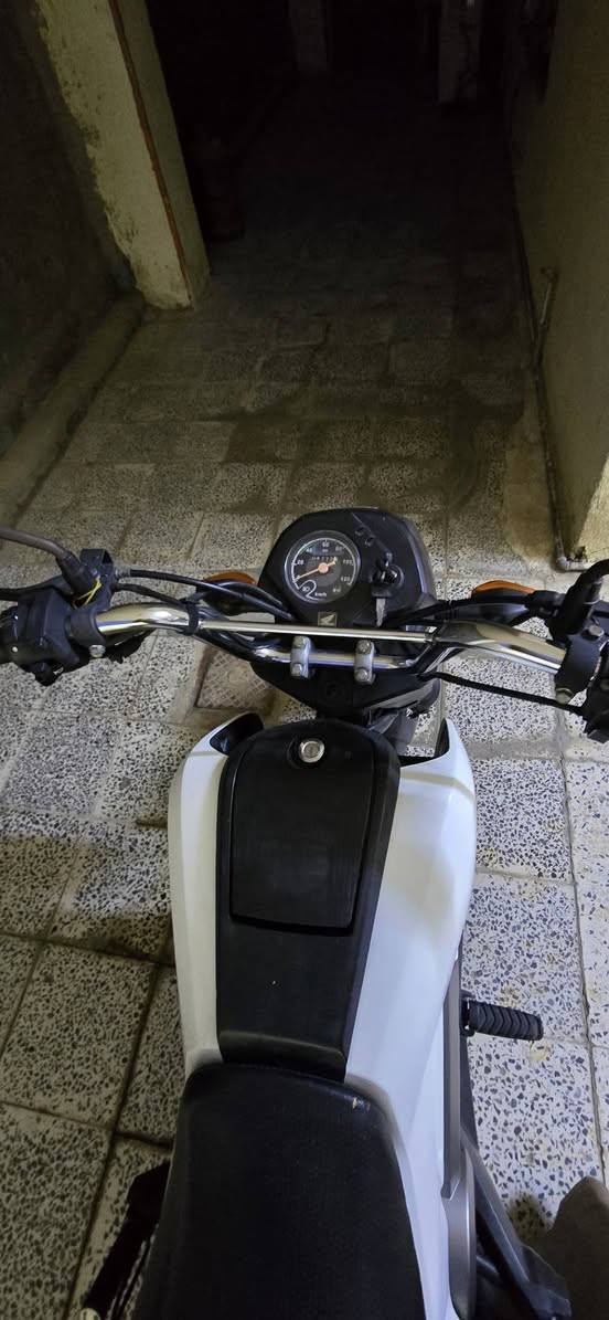 السلام عليكم دراجه هوندا ياباني حاويه ماشيه 4000 كله على البلاد  0781663666 صلاح الدين الدجيل


**إذا كنت صاحب هذا الإعلان وتريد حذفه لأي سبب، رجاءا أرسل رسالة إلى الدعم الفني**