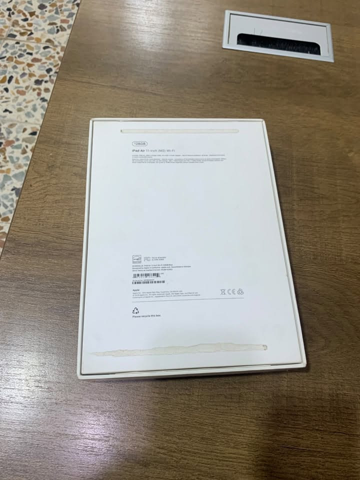 السلام عليكم ايباد 11 اير M2 
موديل 2024 ذاكره 128
بطاريه 90 مكفول شراي يتصل 
*********** توصيل موجود السعر 630

