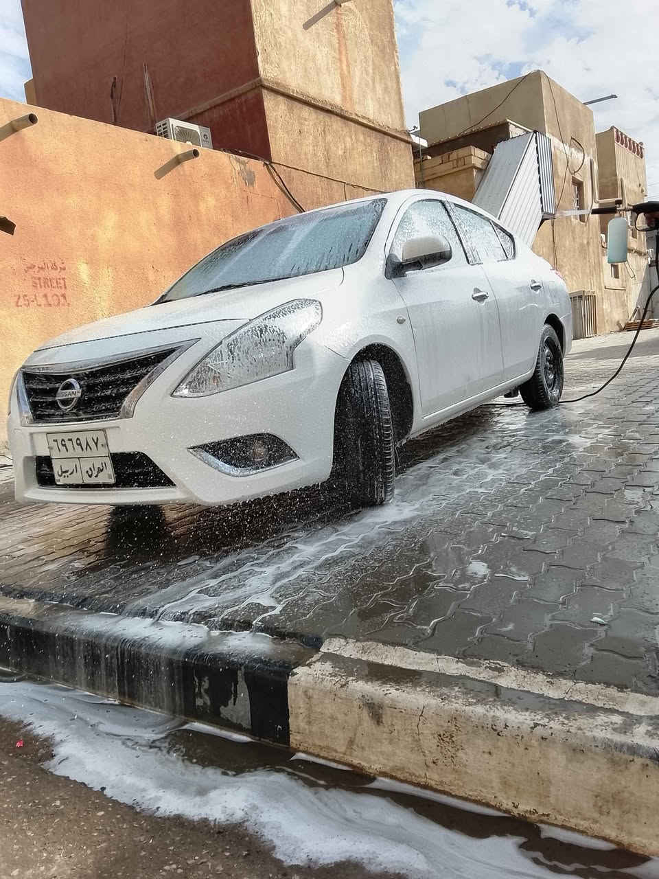 نيسان صني هندي بليته زرگه موديل 22 
سنويه نهاية 26 رقم أربيل
سياره جاهزه اي نقص ما بيها
شاشه كامره حساسات 
صورة السونار مرفقه بالمنشور
السعر 107 وبيها مجال قليل
ترهم مراوس سوناتا أو النترا مع الفارق 
*********** Singapore
