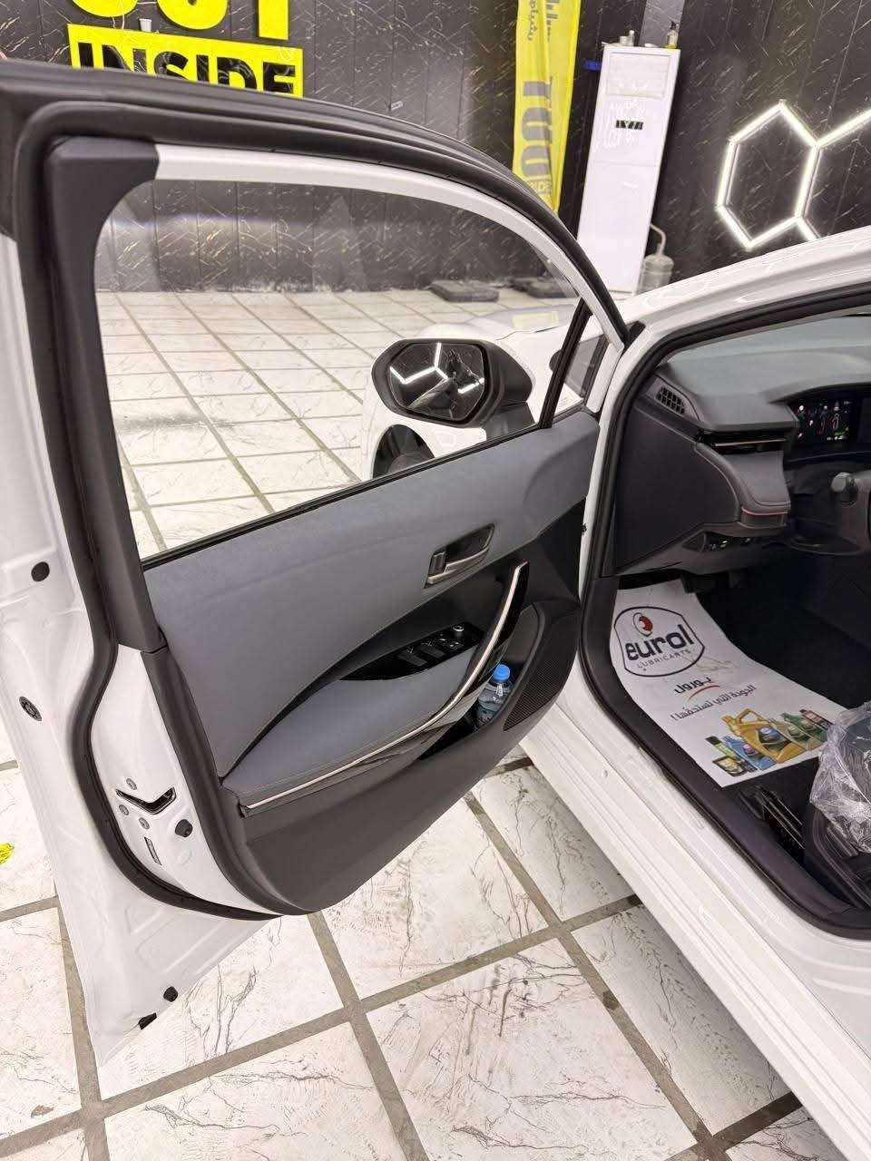 تۆیۆتا کرۆلا هایبرد شکل تازەکان 2026 سفر
لایتی لیدی زینۆن پێش و پشتی بەستراوە
شاشەی کاست کە پشتگیری ئەپلیکەیشنەکان 
دەکات و یاریدەدەری AI
مۆدی تۆیۆتا تازەکە TOYOTA Space 
داخلی نوێ 
گۆڕینی لایتی LED داخلی
دیشپۆل و کانتارا لینجی ڕێستۆرانت و کلۆری برۆنز

سعر : داوای بکە لە کۆمێنت ڕاستەوخۆ بۆت دێت 🤖 

کوشن جلدی کارەبایی نەخشێنراو
لە ناو ڕێستۆرانتی پیانۆ بلاک

بۆ زانیاری زیاتر پەیوەندی بە خاوەنی 

***********
