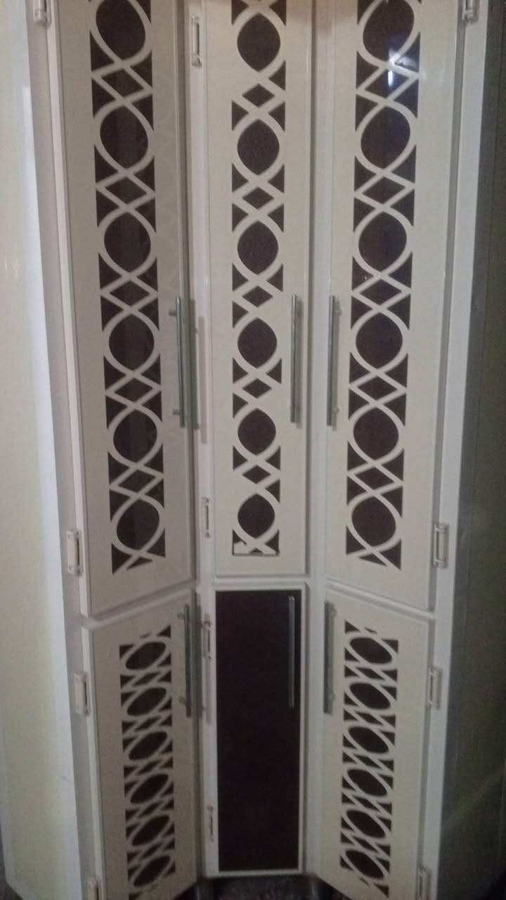 كاونتر اربع قطه حديث نظفه90% السعر 600وبي مجال موبايل***********
