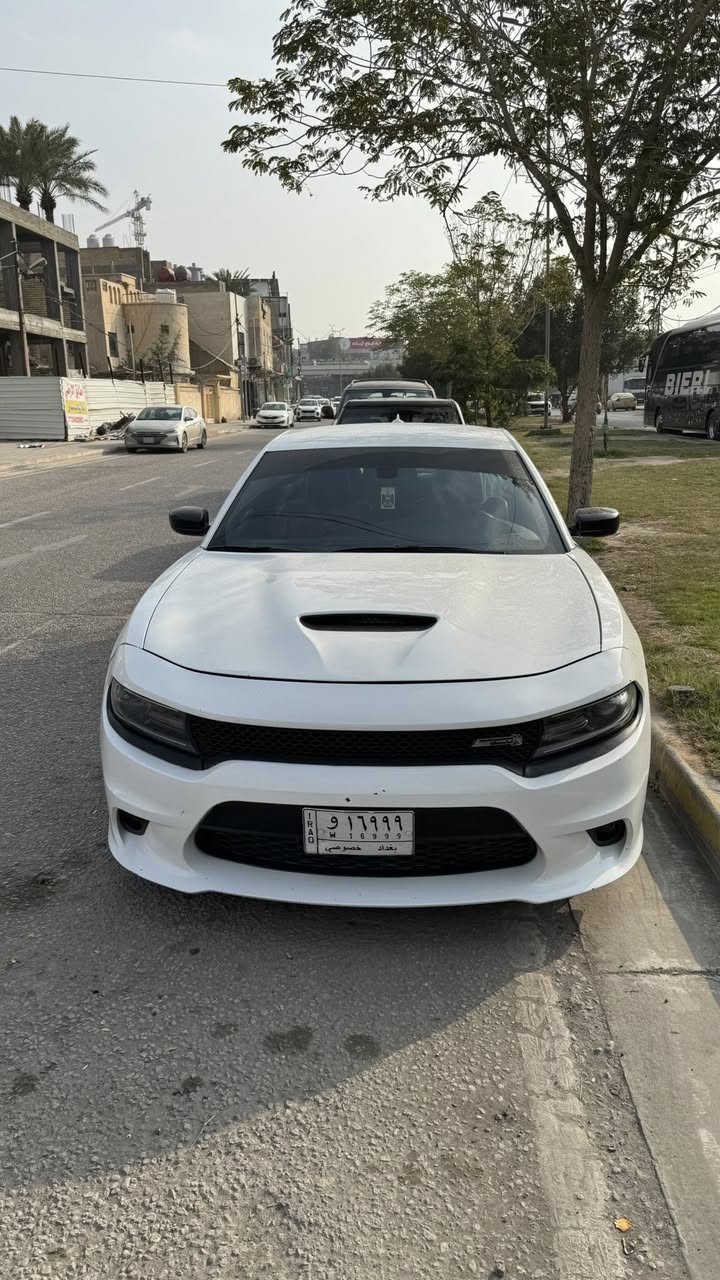 جارجر  6400 موديل 2020
ماشيه 59 الف  
رقمها بغداد حلو16999 و.  بأسمي والسنوية 6400 بلاديه

حادث  الجاملغ الامامي والبنيد مبدلات والجاملغ الخلفي فقط بارد 

كير+محرك+اكسل كفاله. بدون برمجه وبدون اي اضافات ستوك السيارة ومداخلة اي استعراض. وعليها ادامة كاملة

✔️المواصفات 

1-كشنات تدفئه
2- شاشة حجم كبير 
3-ستيرن تحكم
4-كامرة دوارة
5-حساسات خلفي اصل
6-ستيرن تدفئة
7- وضعيات قيادة متعددة
8-شفتات ستيرن
10-تشغيل عن بعد 
11-كزوز بلادي
 السعر:220 وبيها مجال——————————————
 والي يشوفه غاليه إن شاءالله تصعد اغات اغاته.
***********
