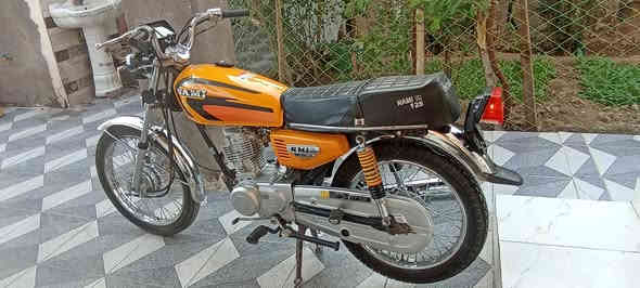 السلام عليكم اعيد النشر بسبب الوعود الكاذبه دراجه نامه  شاصي ارشه اوراق اصولي  تعمير جديد 25  دراجه نضيفه   ما بيهة نواقص بس الاشاير فقط  السعر 850 وبيها مجال عنواني رميثه
الرايدهة يتفضلي خاص او يتصل على هاذة الرقم ***********
