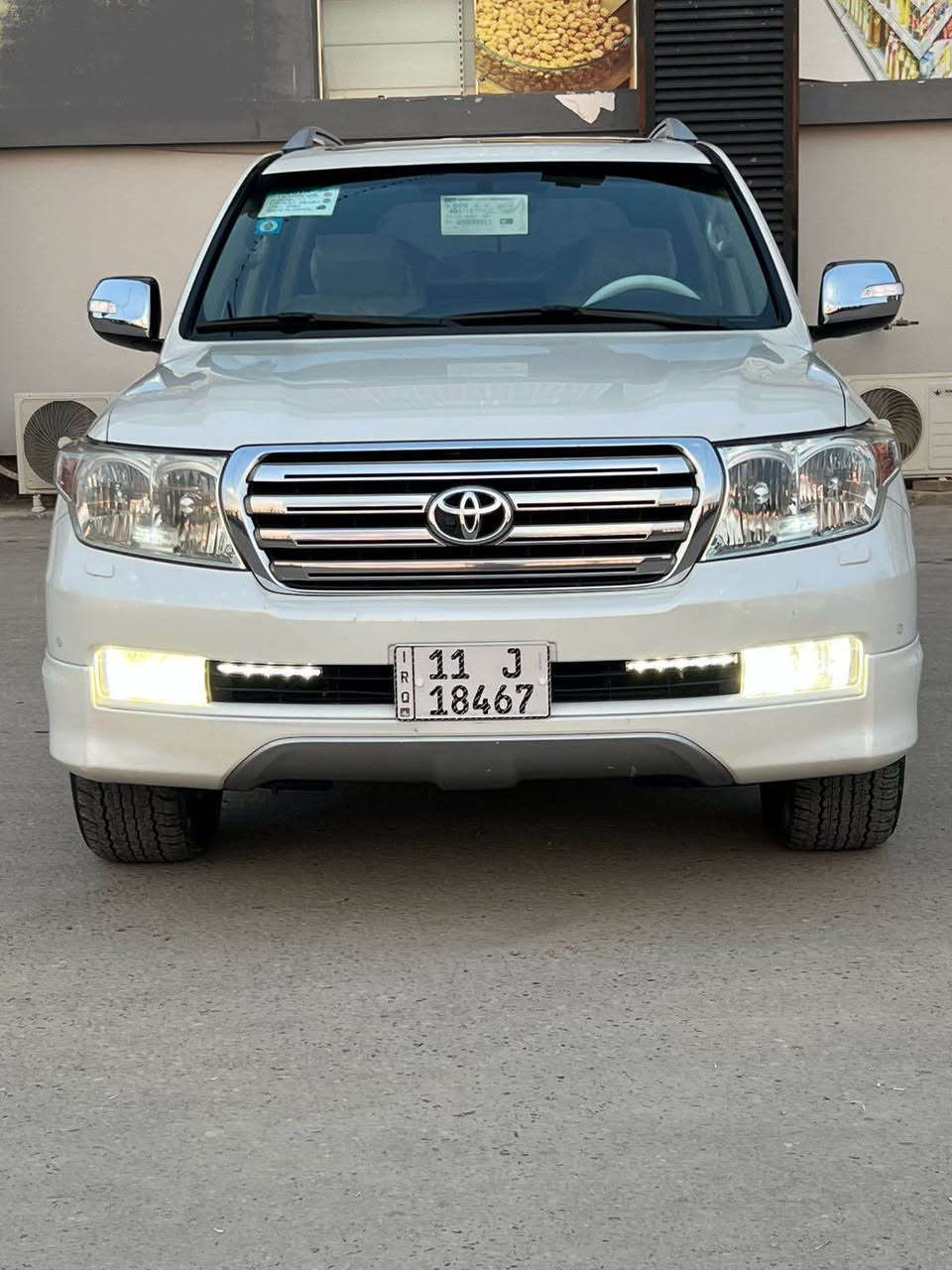 لاندكروز GXR i
موديل 2011 ستينيه أصل 
رقم بغداد مواصفات الستينيه معروفه 
كفاله عامة حتى الدعاميات فقط صبغ قليل بالتكمه ماشيه 117 ما بيه اي نقص حدادية الشركة تخم تاير جديد دنلوب ياباني السعر 335 للتواصل الاتصال ع الرقم *********** Singapore
