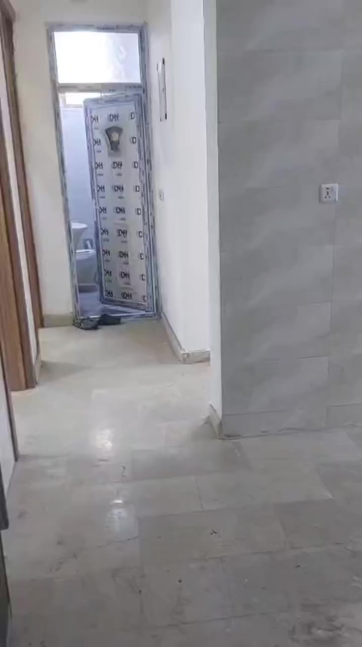 شقه ارضي للايجار الدوره شارع ليمونة غرفتين نوم صالة مطبخ حمام طلاب او طالابات استفسار ***********
