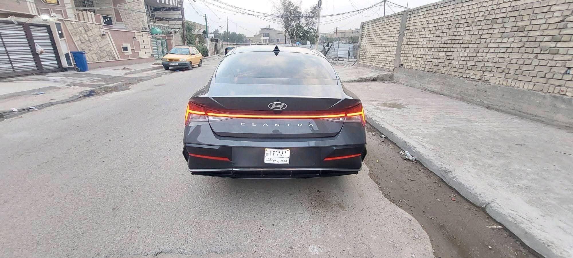 النترا موديل ٢٠٢٥ وارد امركي ماشية ١٥ الف حادث بسيط بارد على مقدار شبر فقط مو اكثر نثل ما واضح بصور الحادث مكفولة من الصبغ والشواصي والتبديل عندي بيها سونار فول مواصفات عدا الكشنات مو تحكم تدفئة بالكشن شاحن واير ليس تحكمات كل الجهات رادارات امامي خلفي جانبي تنبية خروج من المسار سياقة ذاتية وبعد بيها هواية مواصفات رقم فحص مؤقت منفيس بسمي مكانها بغداد للاستفسار والسعر الاتصال على الرقم  ***********
يوجد وات ساب