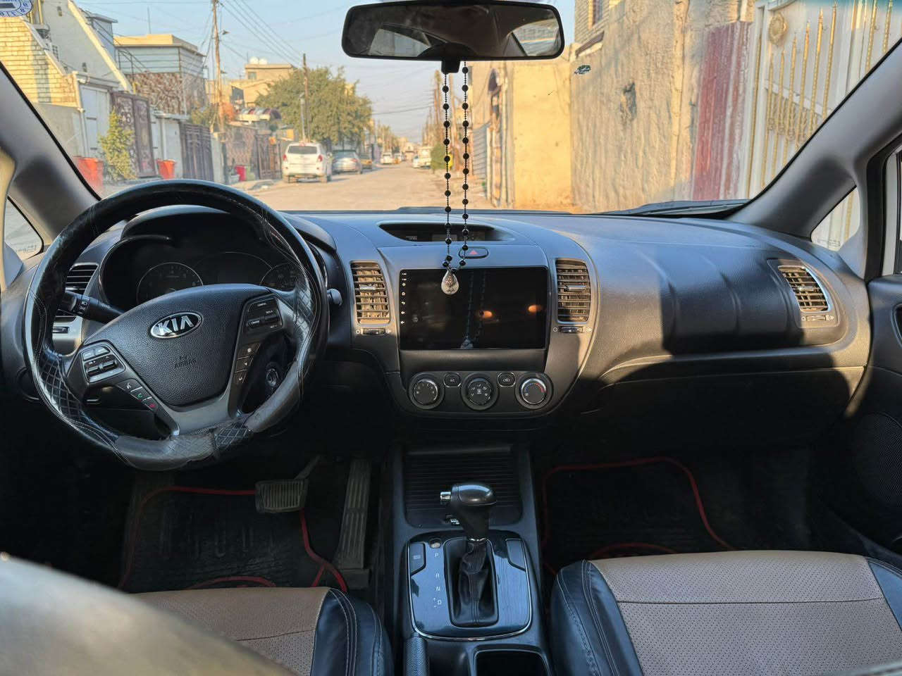 كيا فورتي 18 رقم اربيل بااسمي تحويل 
هزه وسنويه جديده 
حادثها مال امريكا تخريب 
دعاميات واكعه 
وهنا نضربت بخشب التكمه والبند ع كد شبر  وما مصلحه ع وضعيتها مبينه بلصوره 

بغداد / المعالف 
*********** بغداد, العراق
