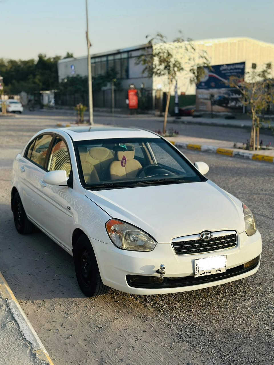 السلام عليكم
اكسنت 2011 خليجي 
محرك 1600 دوش 
كير اوتوماتك رقمها بغداد 
محرك كير تبريد كهربائيات شغاله صدرها حلو 
سونار مرفق بالمنشور سيارة جاهزة الحمد الله 
السعر 98 وبيها مجال بسيط 
***********
مكاني بغداد
