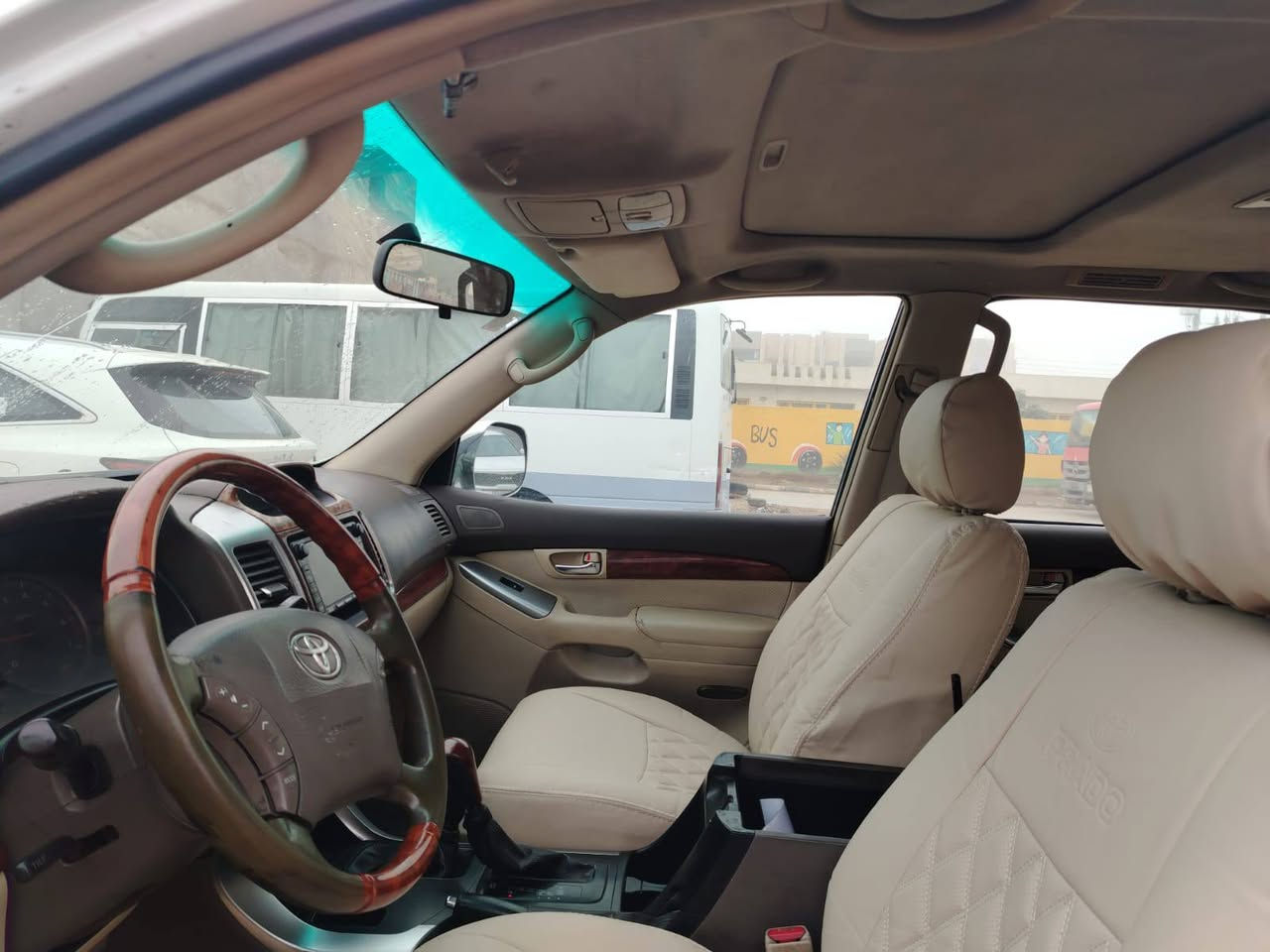 السلام عليكم للبيع 
برادو 2009 خليجي محرك 6... 4000 
تحكم ستيرن 
فتحه سقف 
رقم بغداد
سنويه رقم دولي 2030
الاتصال على الرقم ***********.
