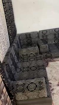 عندي جلسة عربية كاملة  للبيع الاسفنج ابلوك لسعر  350 وبي مجال قليل  مك...