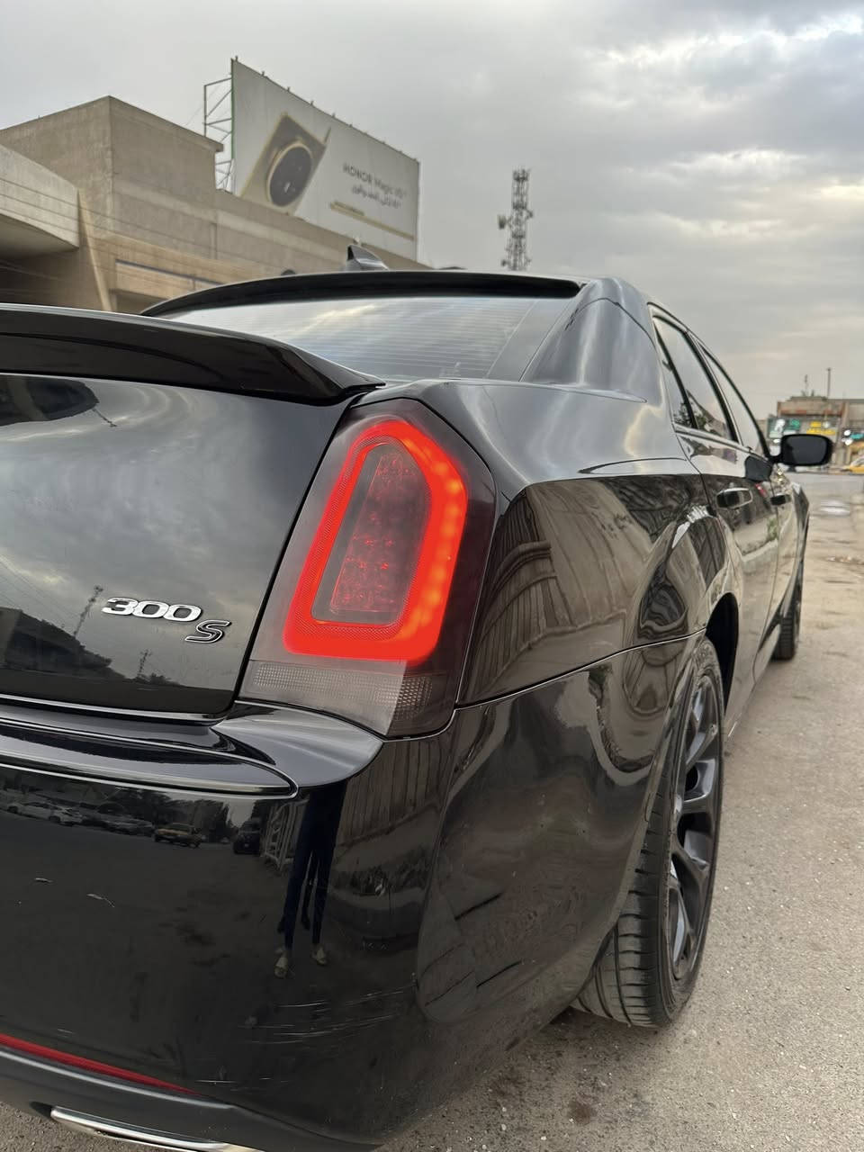 ✅ اوباما امريكي S ( كلين تايتل ) تو ويل .
اللون اسود🖤 

               الموديل 2019 اصل🪬

المسافة المقطوعة  ١٠١

حجم المحرك 3600

مواصفات السيارة:-

*بانوراما

* مصابيح امامية زنون مع  بلوجكترLED . 

* ويل قياس 20 أنج . 

* شاشه كبيرة مع نظام ملاحة نفكيشن GPS .

* سستم صوت كامل عدا دمام الصندوك

* كراسي جلد طبيعي شعار S حفر

* مقاعد أمامية كهربائية عدد 2 .  . 

* مقاعد أمامية تدفئة . 

* تشغيل عن بعد .  . 

* محدد سرعة .  . 

* كاميرا خلفية دوارة.

* دخول ذكي (بصمة) . 

*شفتات ستيرن.

*تبريد قطعتين.

*السيارة تخم تاير جديد +حدادية امامي خلفي جديد %100

مكان السيارة بغداد / حي القاهرة 

للاستفسار عن السعر واي تفاصيل اخرئ الاتصال متوفر واتساب ايضا.🔺

***********
