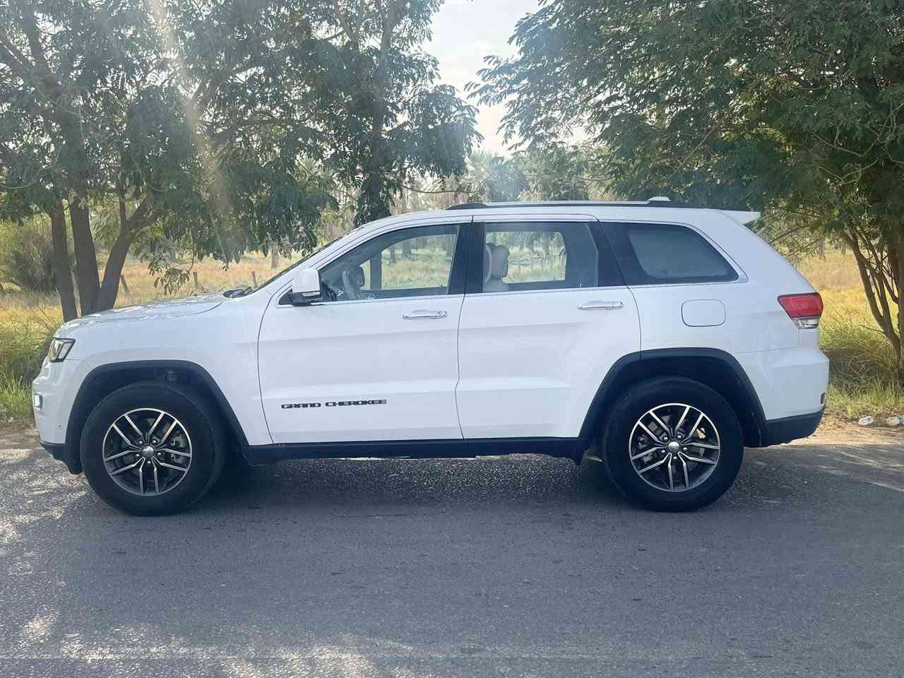 السلام عليكم
جيب كراند شيروكي ليمتد 2018 خليجي رقم اربيل

بيها صبغ بابين ماشيه 85 الف ميل السيارة موجودة بالحلة

السعر 355$ وبيها مجال بسيط 

للتواصل واتساب  ***********
